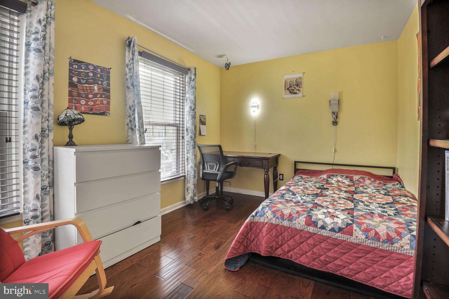 COUNTRY CLUB MANOR - Residential