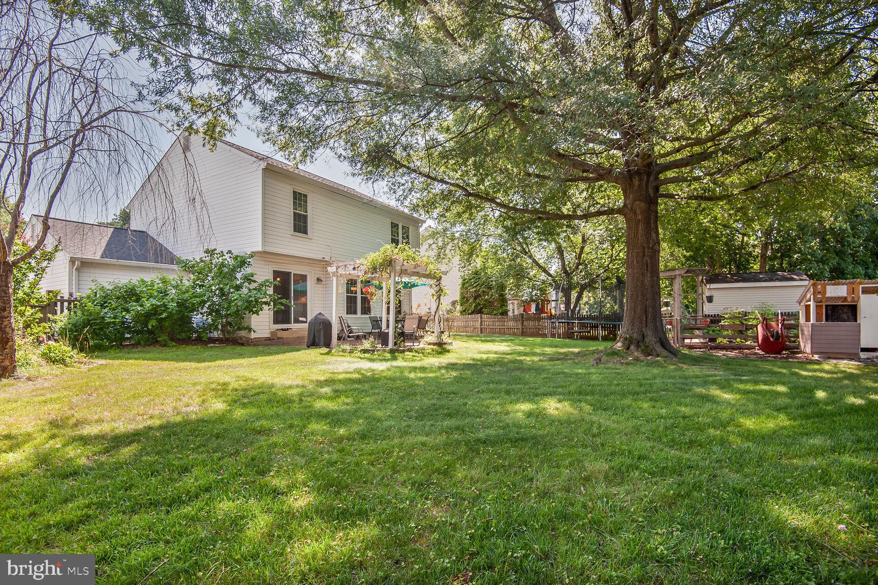 COUNTRY CLUB MANOR - Residential