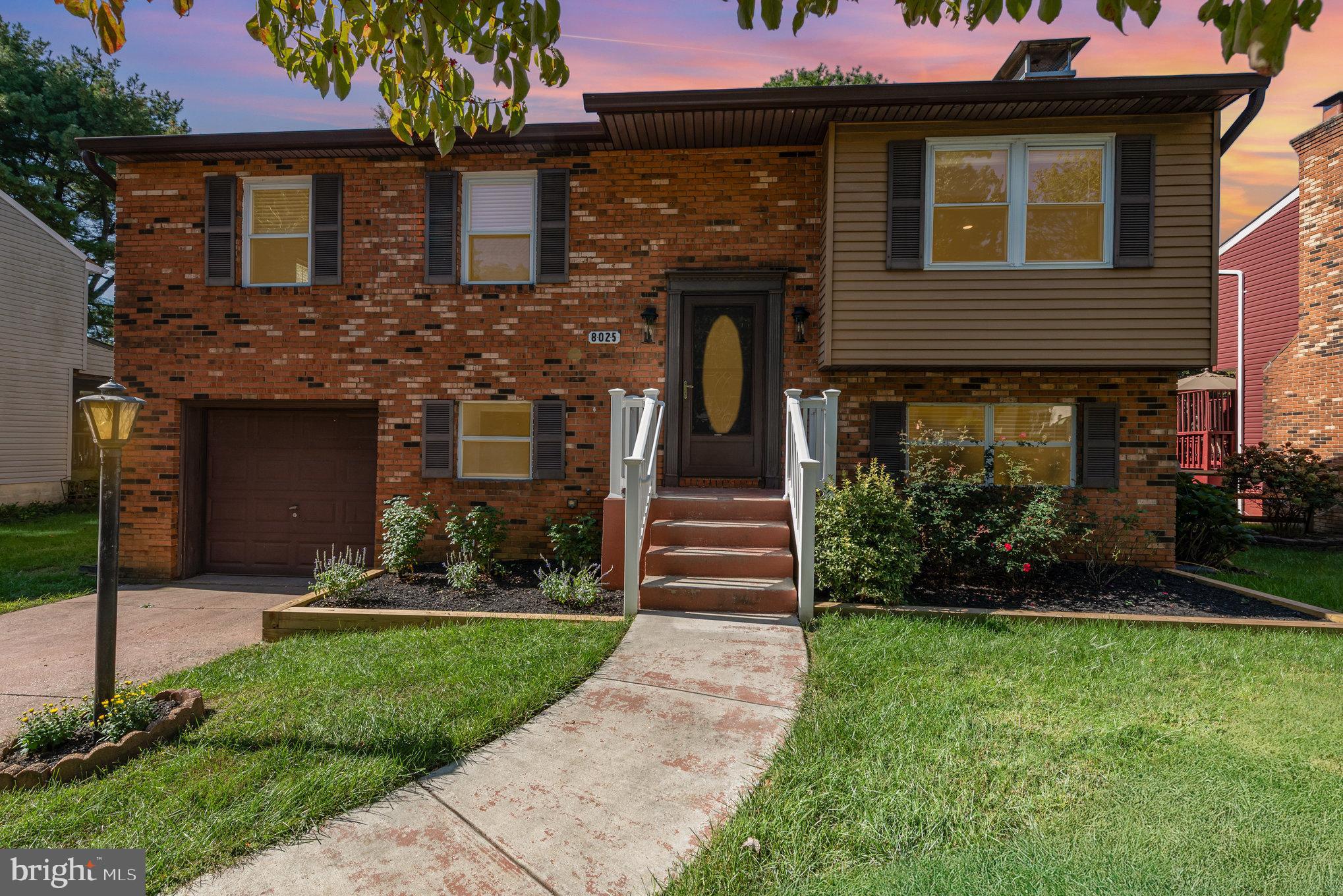 8025 CAMERADO COURT