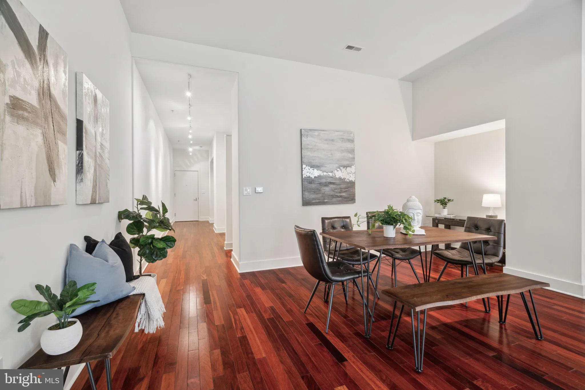 Philadelphia, Pennsylvania 19107, United States, 2 Bedrooms Bedrooms, ,2 BathroomsBathrooms,Residential,Active,114455