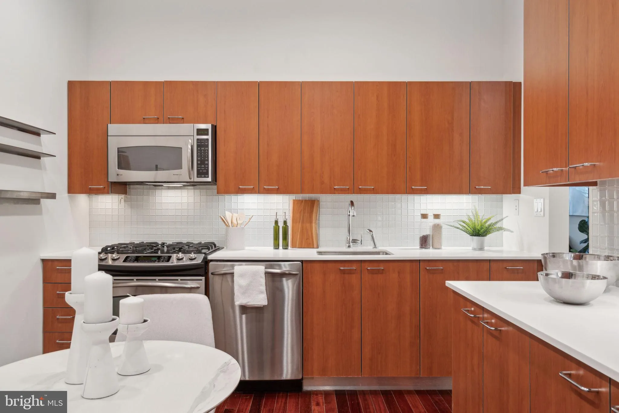 Philadelphia, Pennsylvania 19107, United States, 2 Bedrooms Bedrooms, ,2 BathroomsBathrooms,Residential,Active,114455