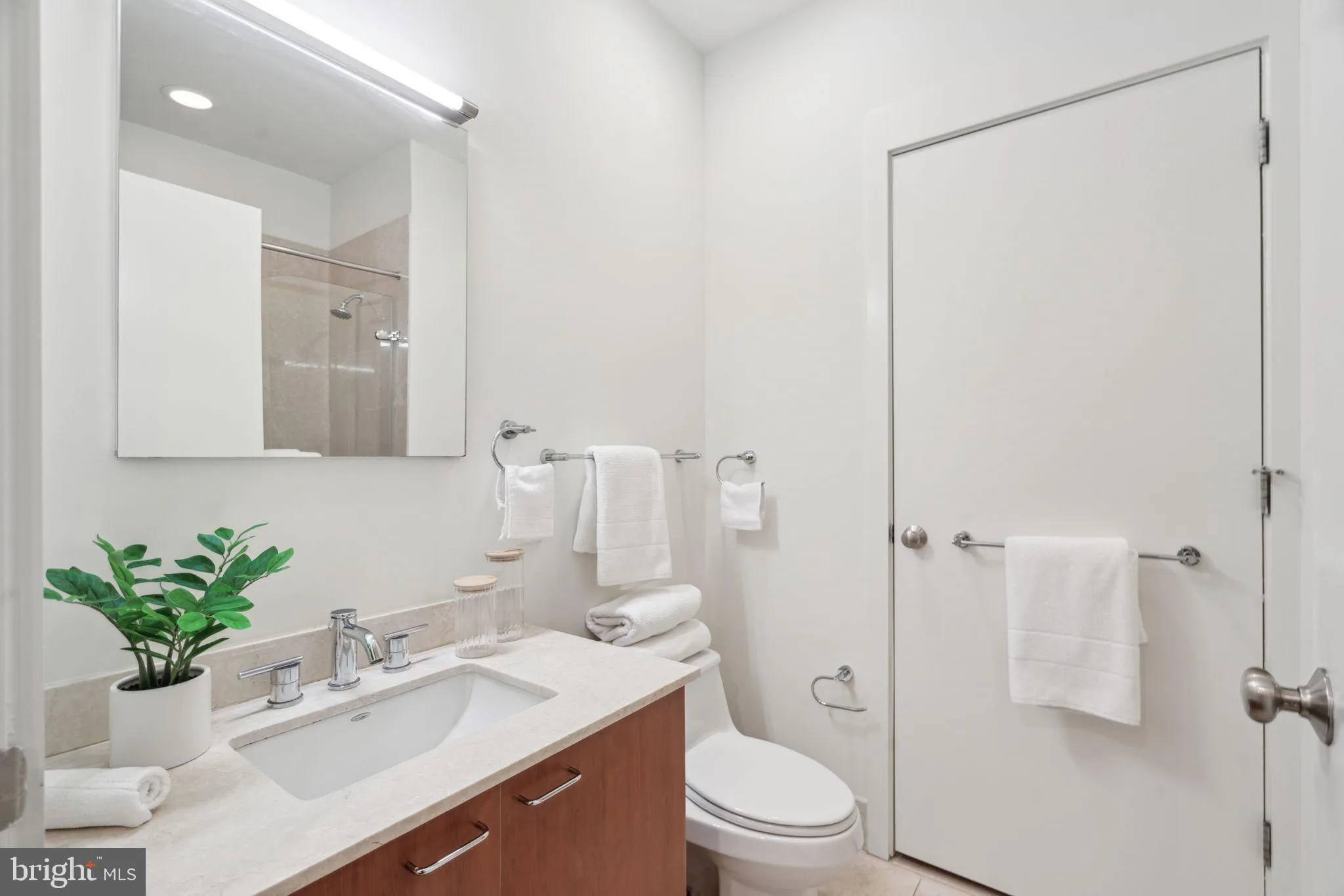 Philadelphia, Pennsylvania 19107, United States, 2 Bedrooms Bedrooms, ,2 BathroomsBathrooms,Residential,Active,114455