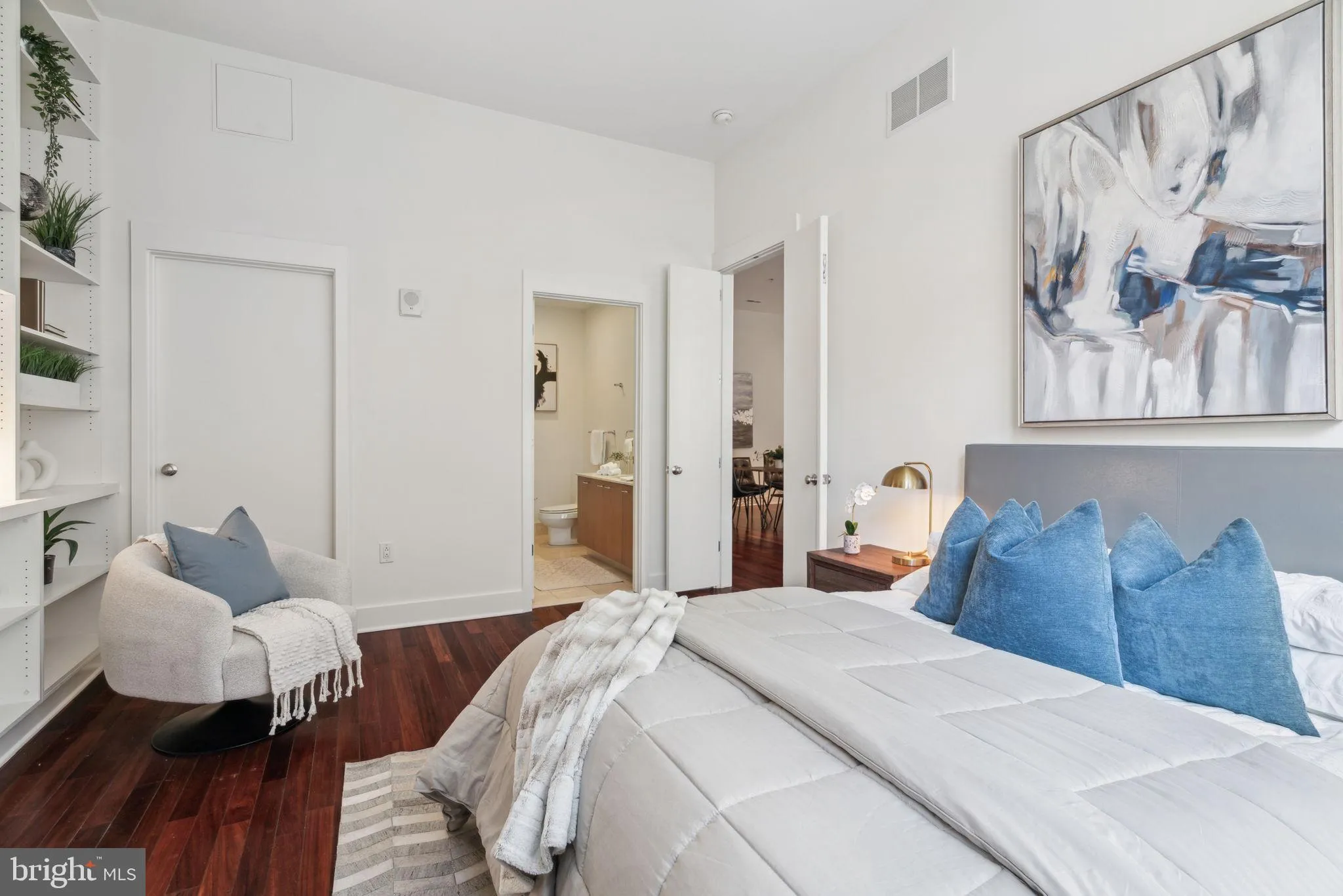 Philadelphia, Pennsylvania 19107, United States, 2 Bedrooms Bedrooms, ,2 BathroomsBathrooms,Residential,Active,114455