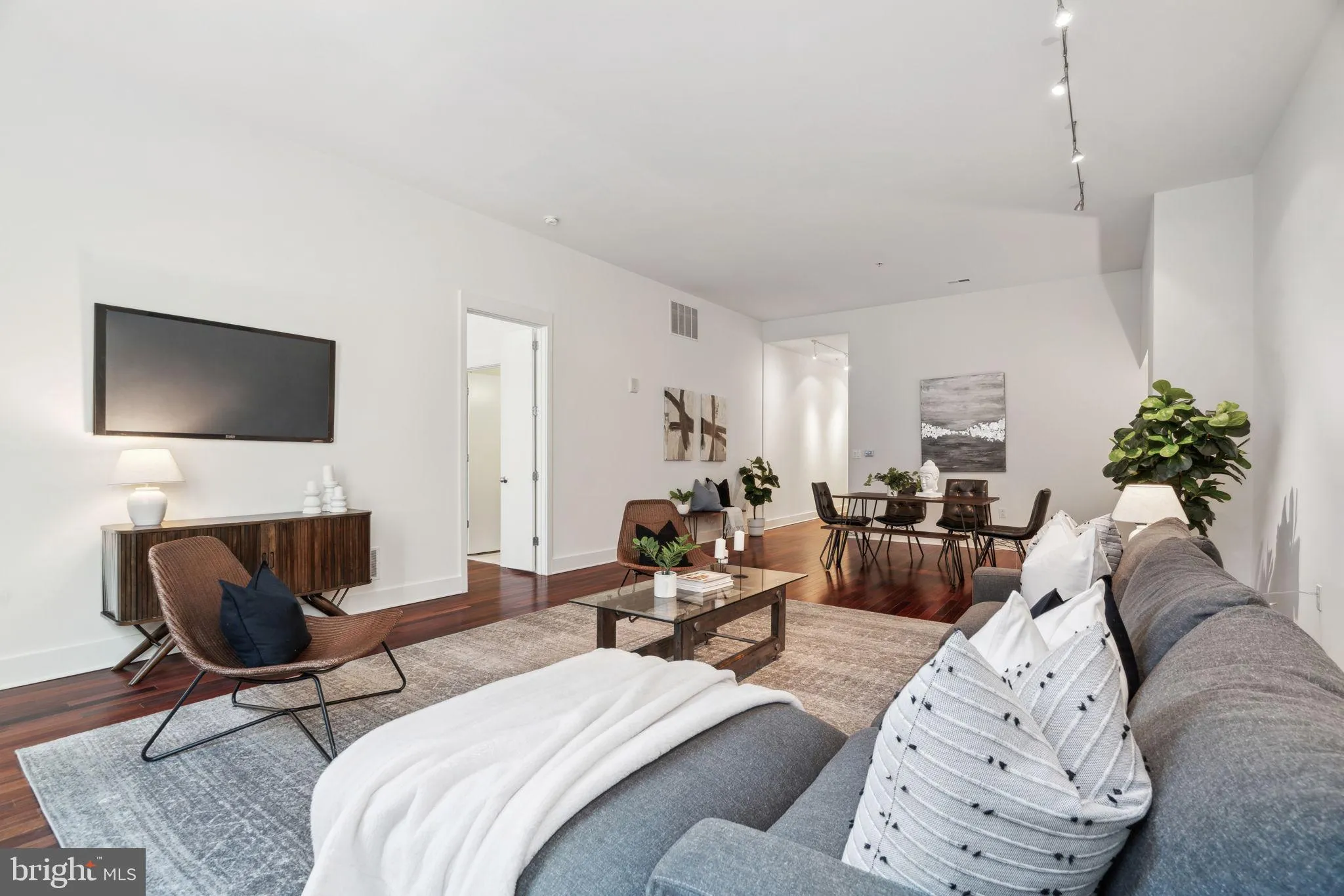 Philadelphia, Pennsylvania 19107, United States, 2 Bedrooms Bedrooms, ,2 BathroomsBathrooms,Residential,Active,114455