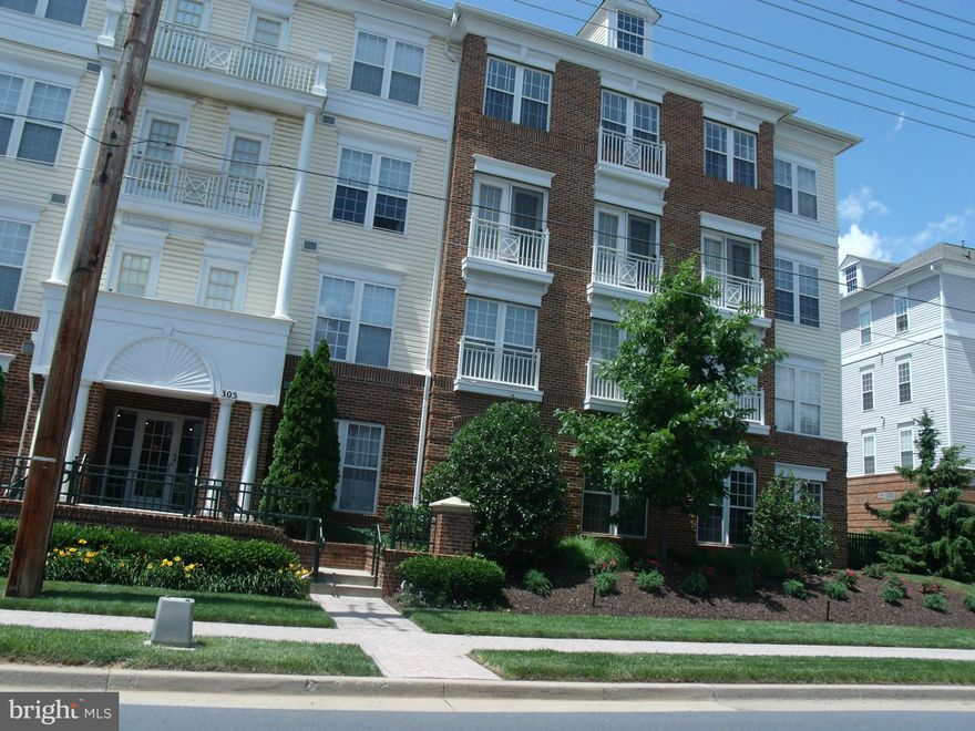 BEATIFUL, LUXURY, 2 BR, 2FB. + office space/breakfast area, UPGRADING WITH CROWN MOLDING, SS APPL.JACUZZI, BATH TILES & MUCH MORE. LOTS OF SUNLIGHT, WASHER AND DRYER IN THE UNIT. WALK/RIDE TO METRO,RESTAURANTS & SHOPING. LOCATION - MINUTES TO 270 & 495. FREE SHUTTLE TO METRO. AMAZING DECORATED LOBBY,PLENTY OF PARKING.SECURE ELEVATOR BLGD, POOLS,TENNIS,REC AREAS