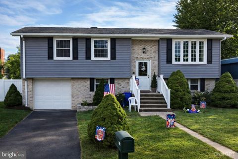 Homes For Sale - 129 Maplewood Drive<br/> DOVER, PA 17315