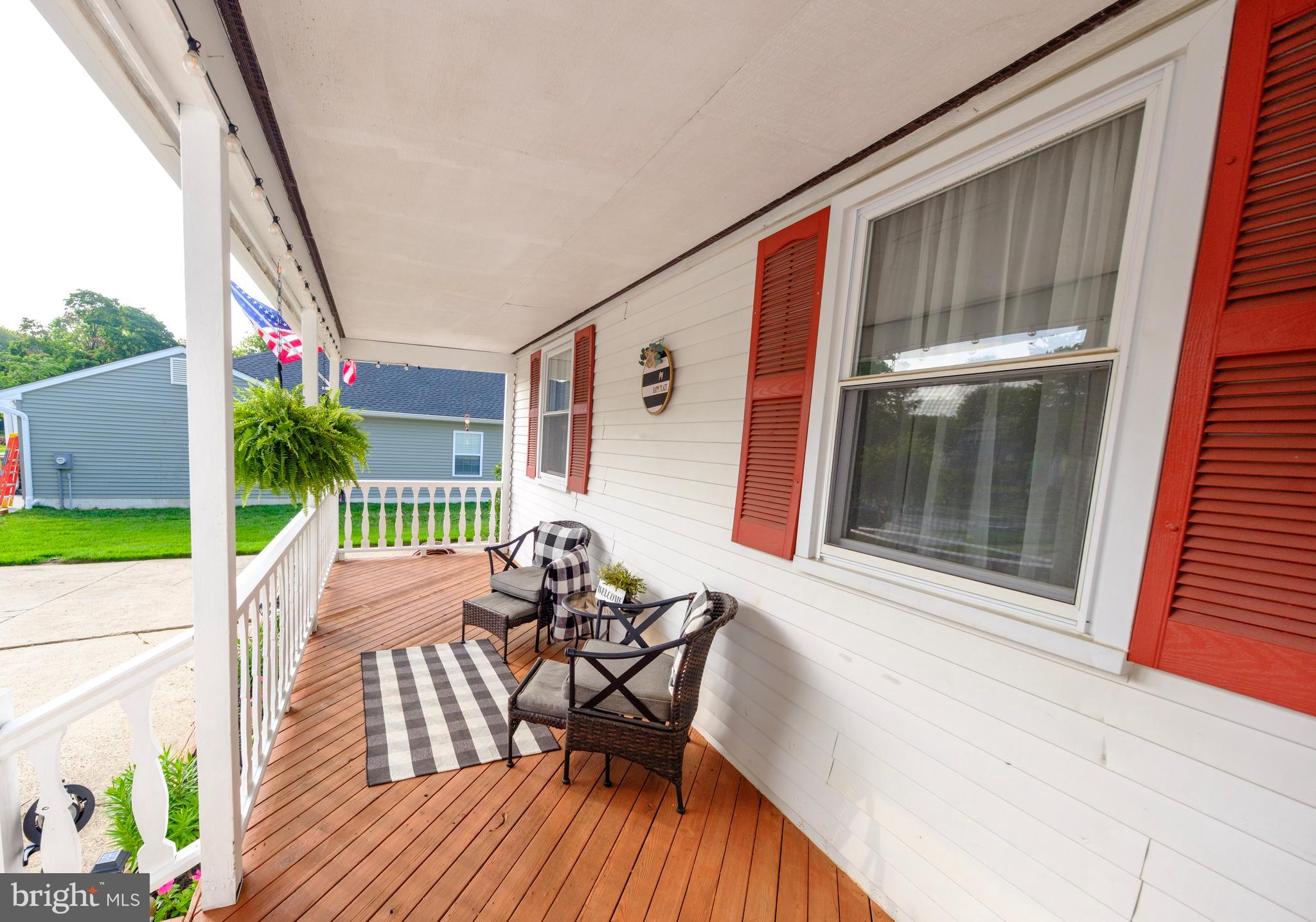 2124 MAGNOLIA COURT