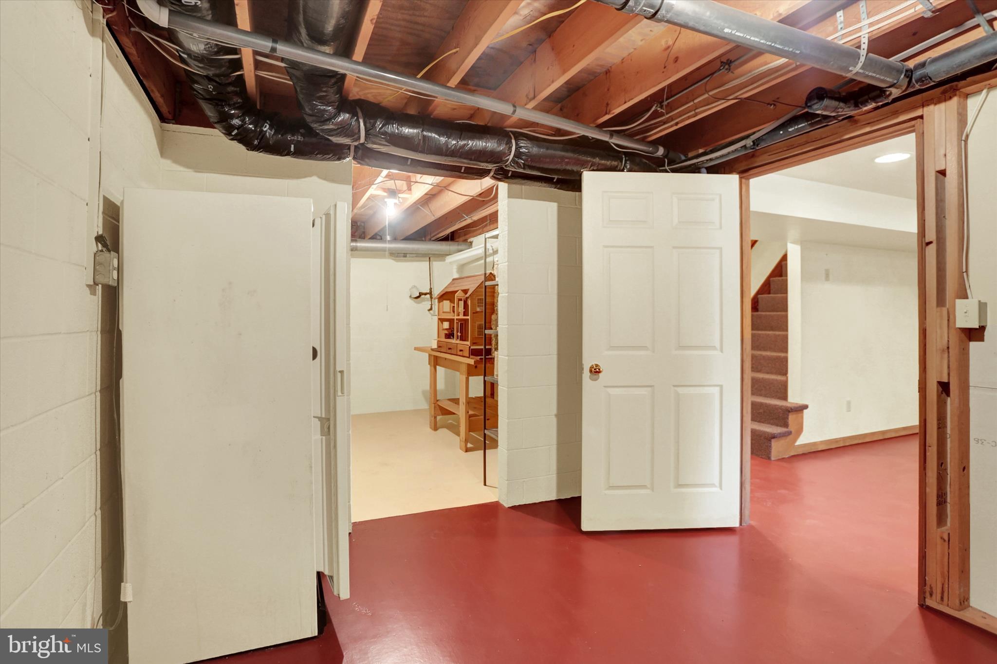 HALLWOOD HEIGHTS - Residential