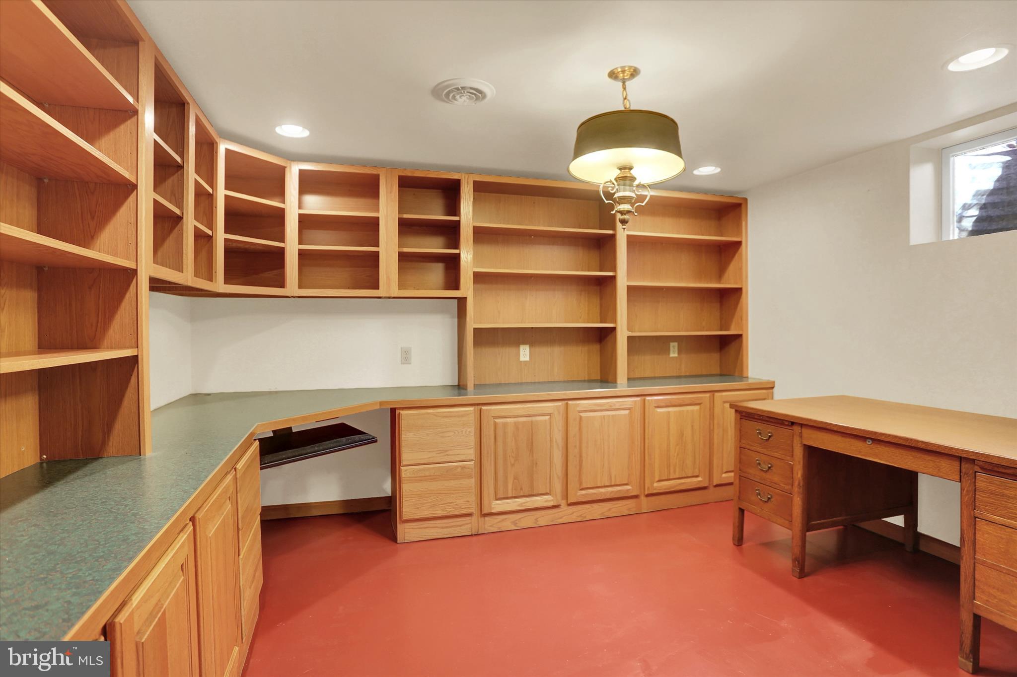 HALLWOOD HEIGHTS - Residential