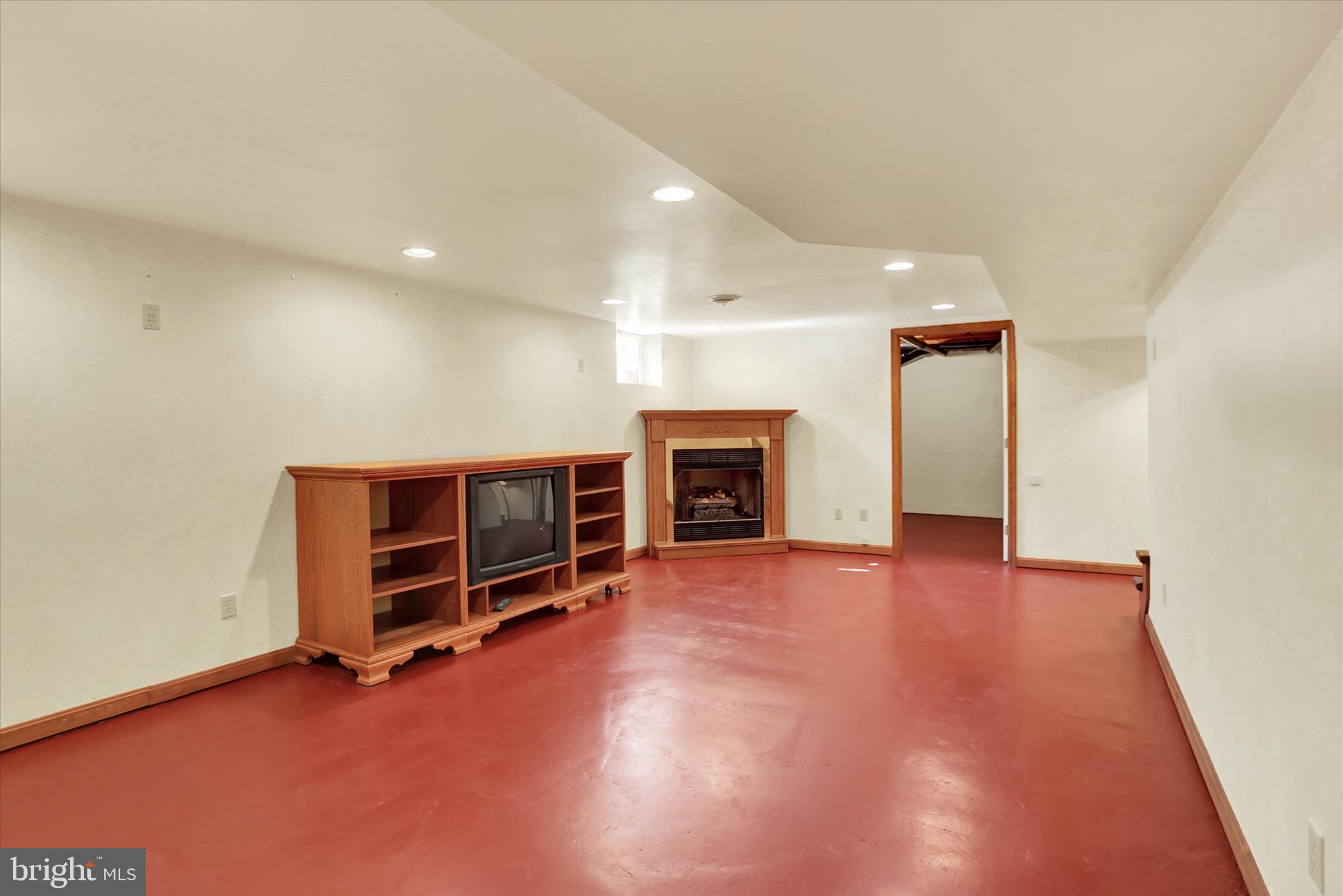 HALLWOOD HEIGHTS - Residential