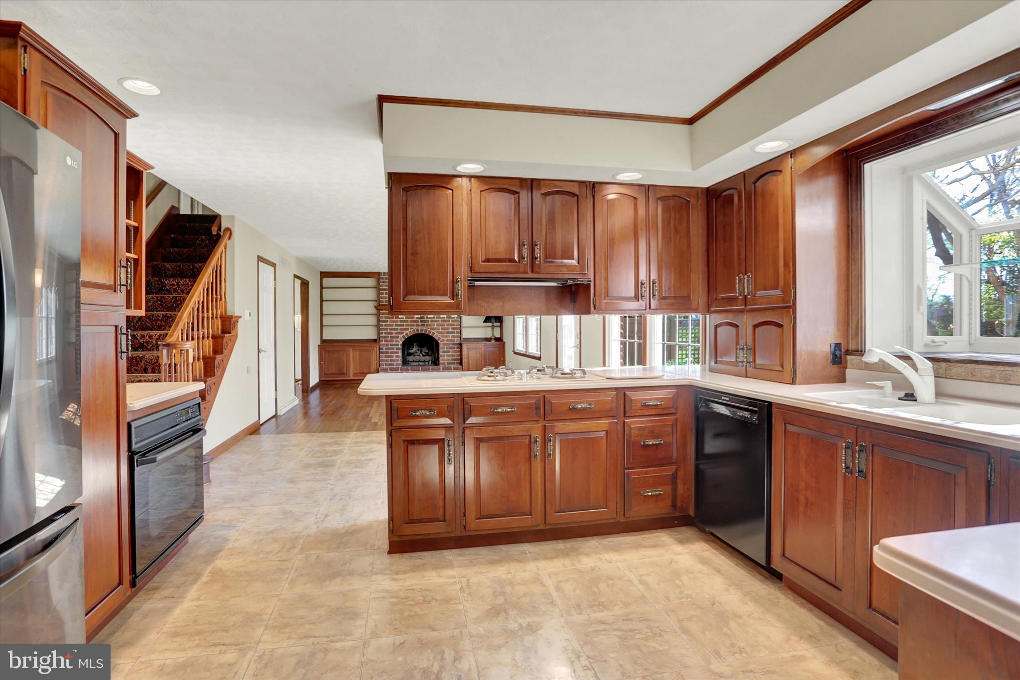 HALLWOOD HEIGHTS - Residential