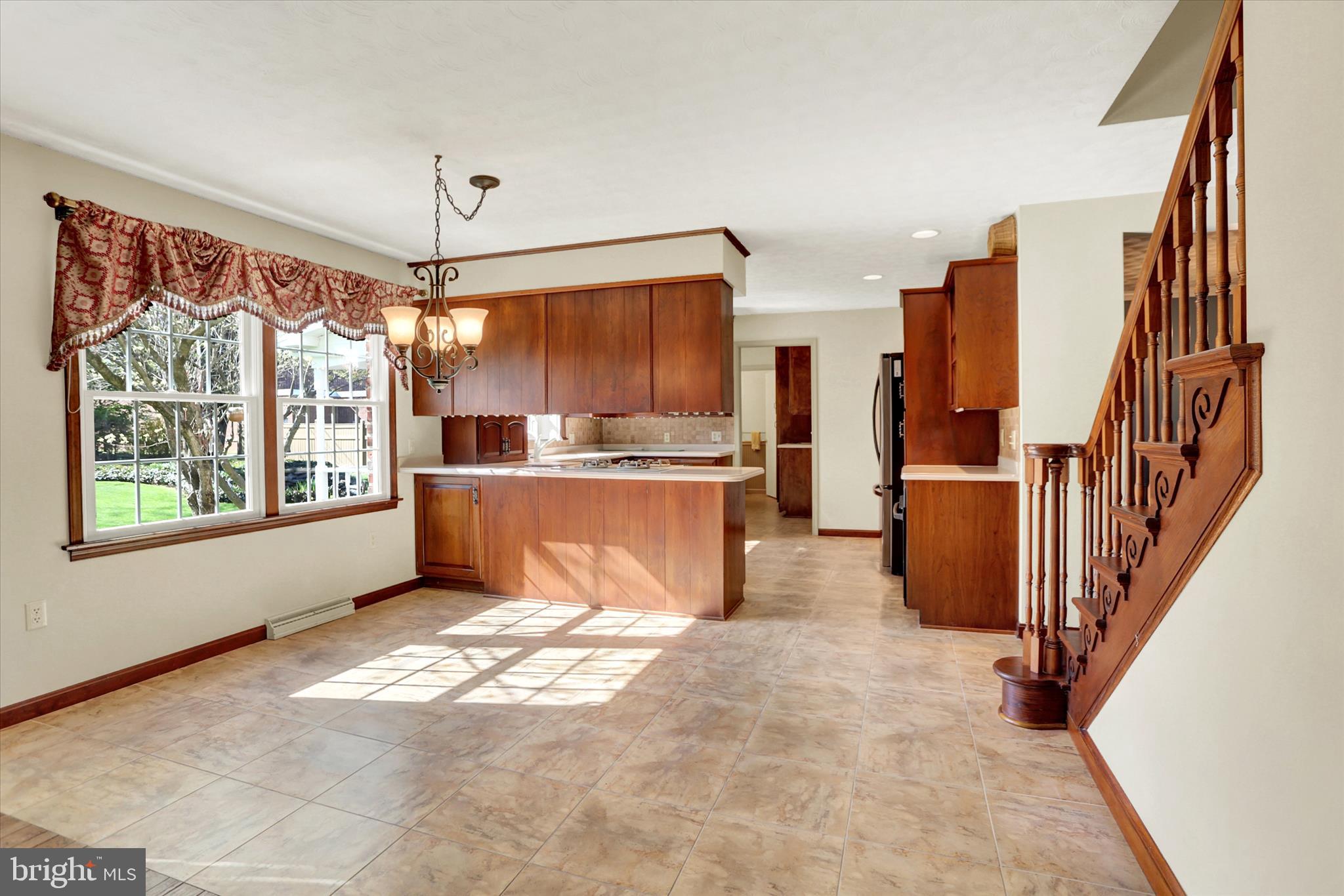 HALLWOOD HEIGHTS - Residential