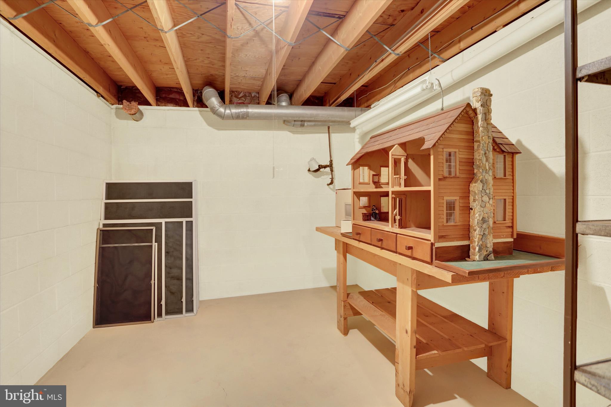 HALLWOOD HEIGHTS - Residential