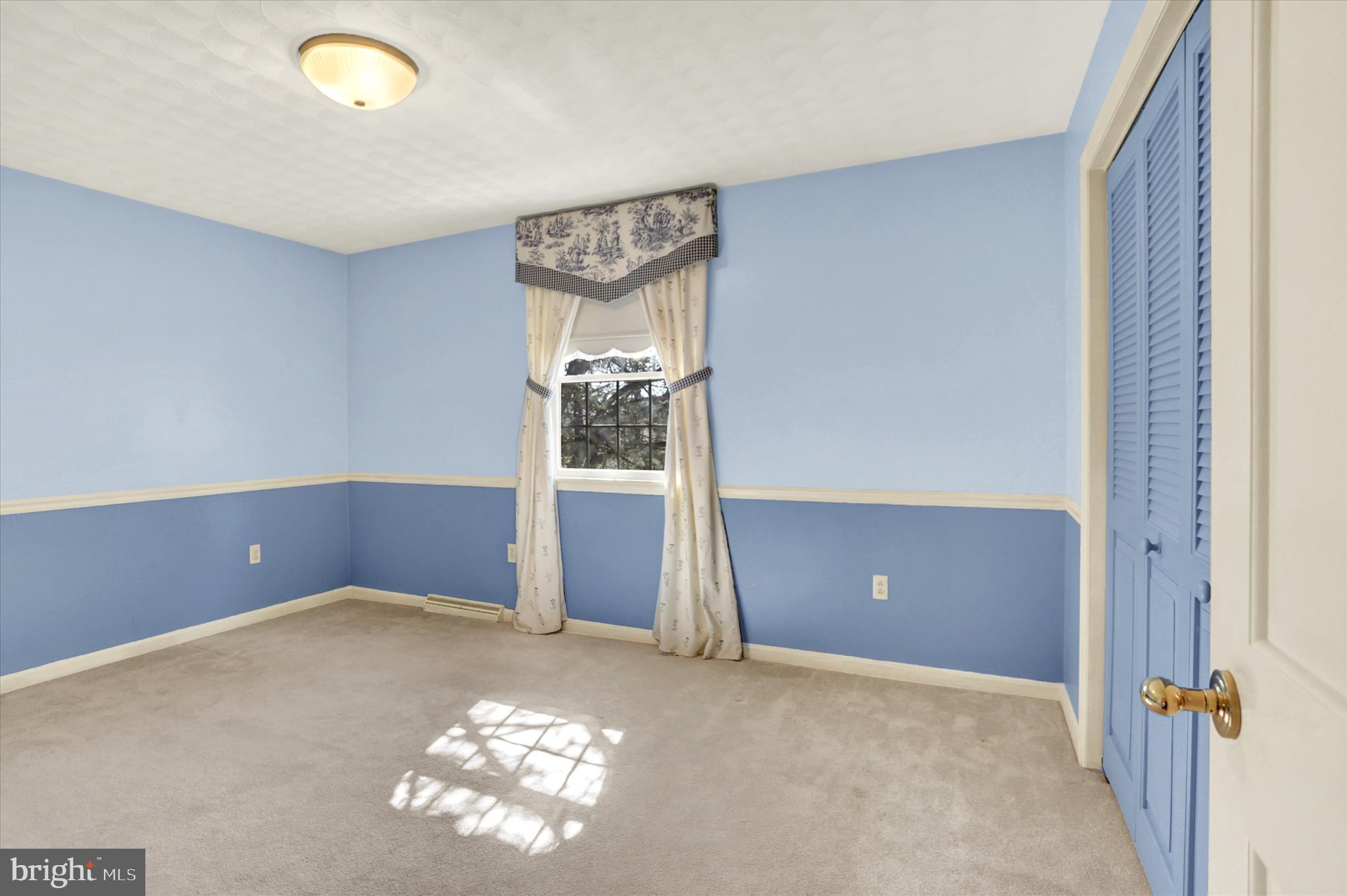 HALLWOOD HEIGHTS - Residential