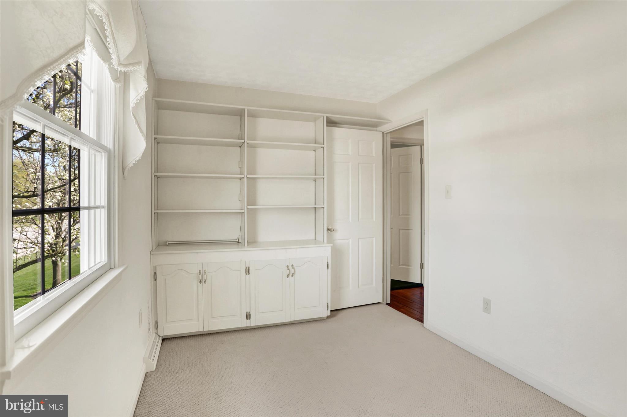 HALLWOOD HEIGHTS - Residential