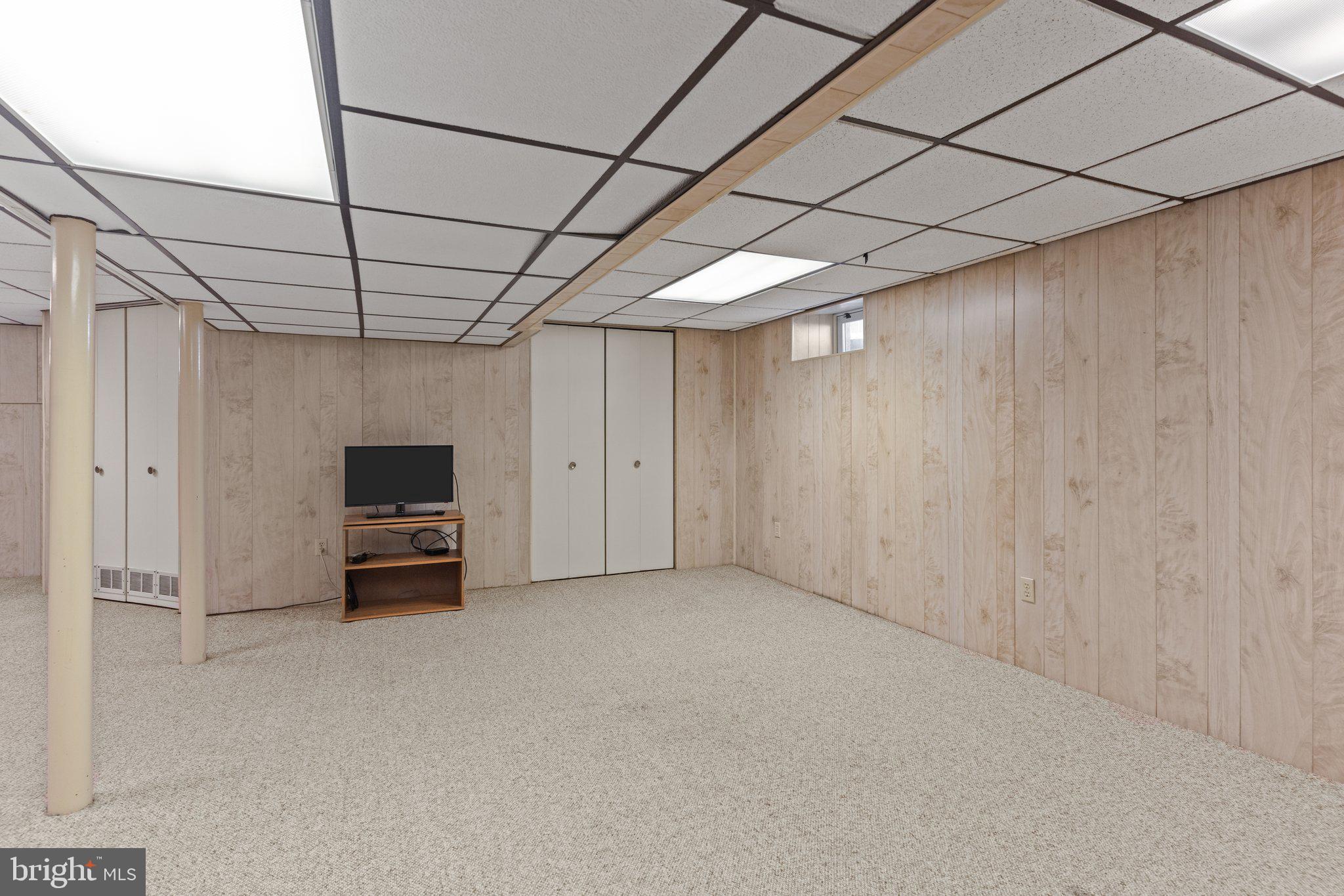 HEDGEROW WOODS - Residential