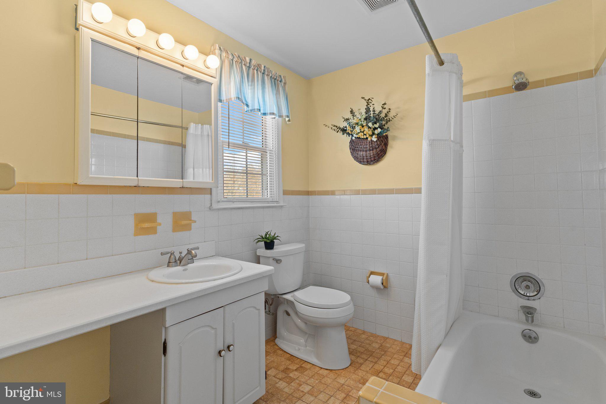 HEDGEROW WOODS - Residential