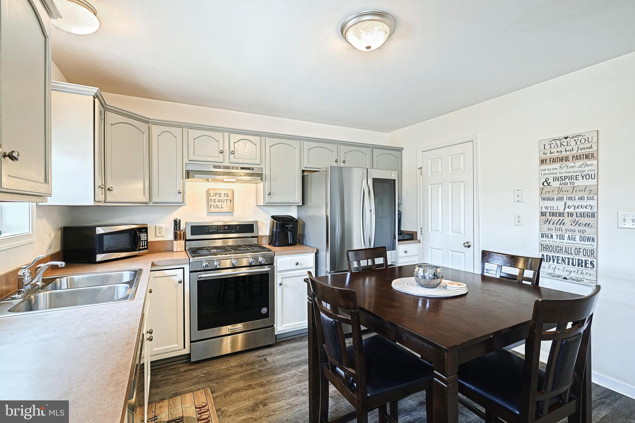 HAMPTON WOODS - Residential