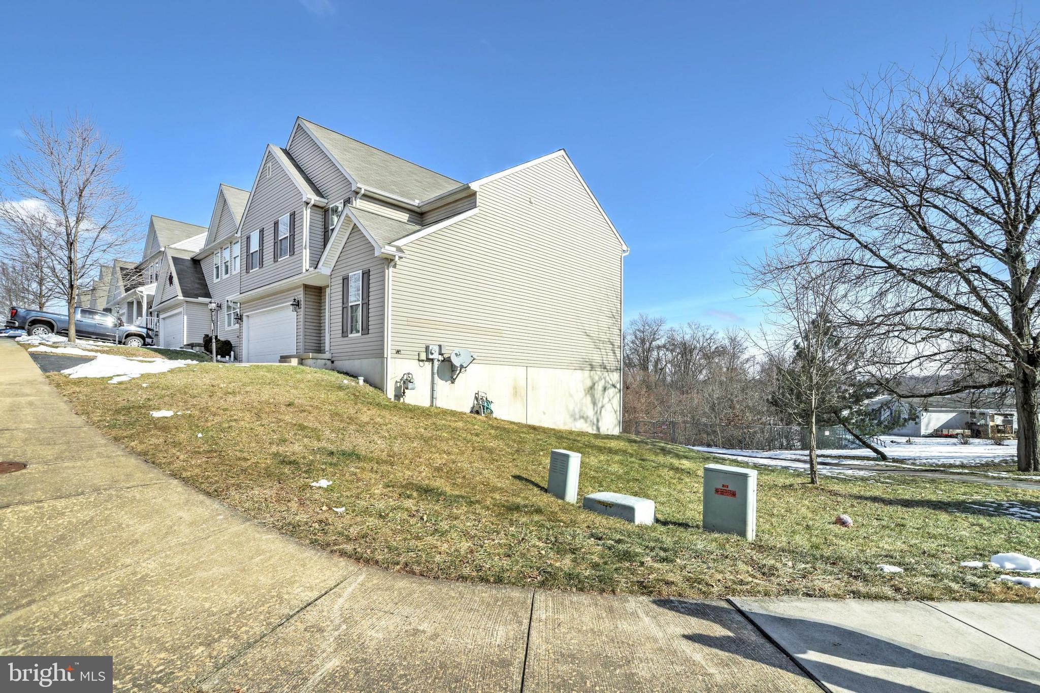 HAMPTON WOODS - Residential