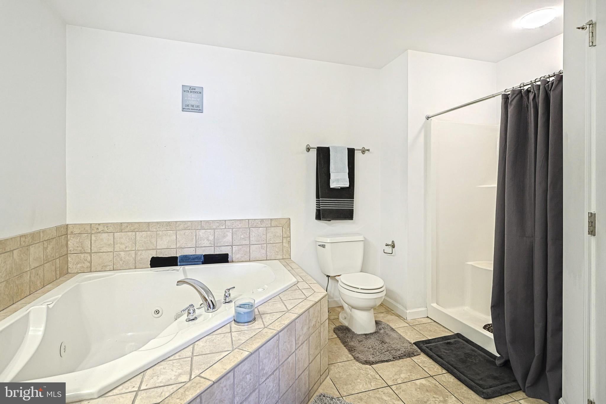 HAMPTON WOODS - Residential