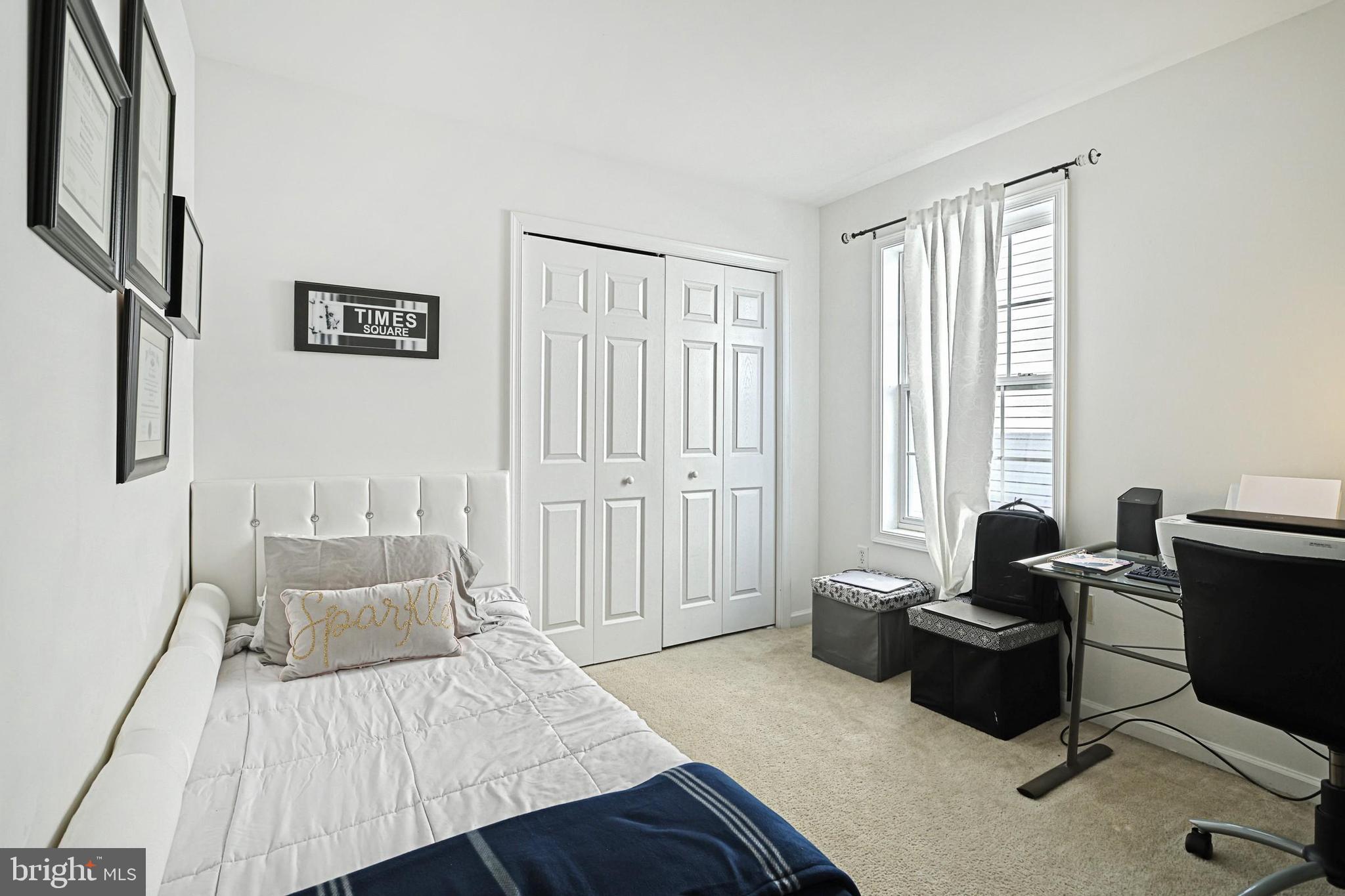 HAMPTON WOODS - Residential