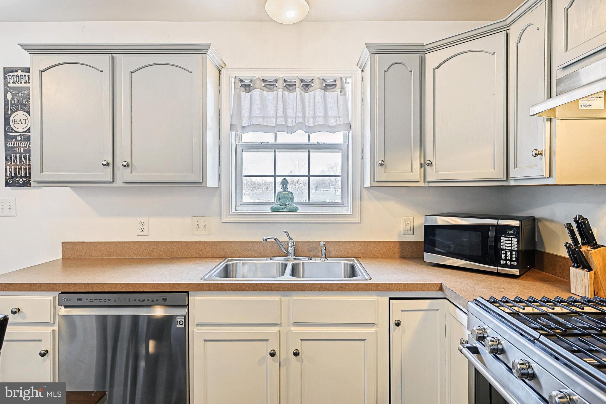 HAMPTON WOODS - Residential