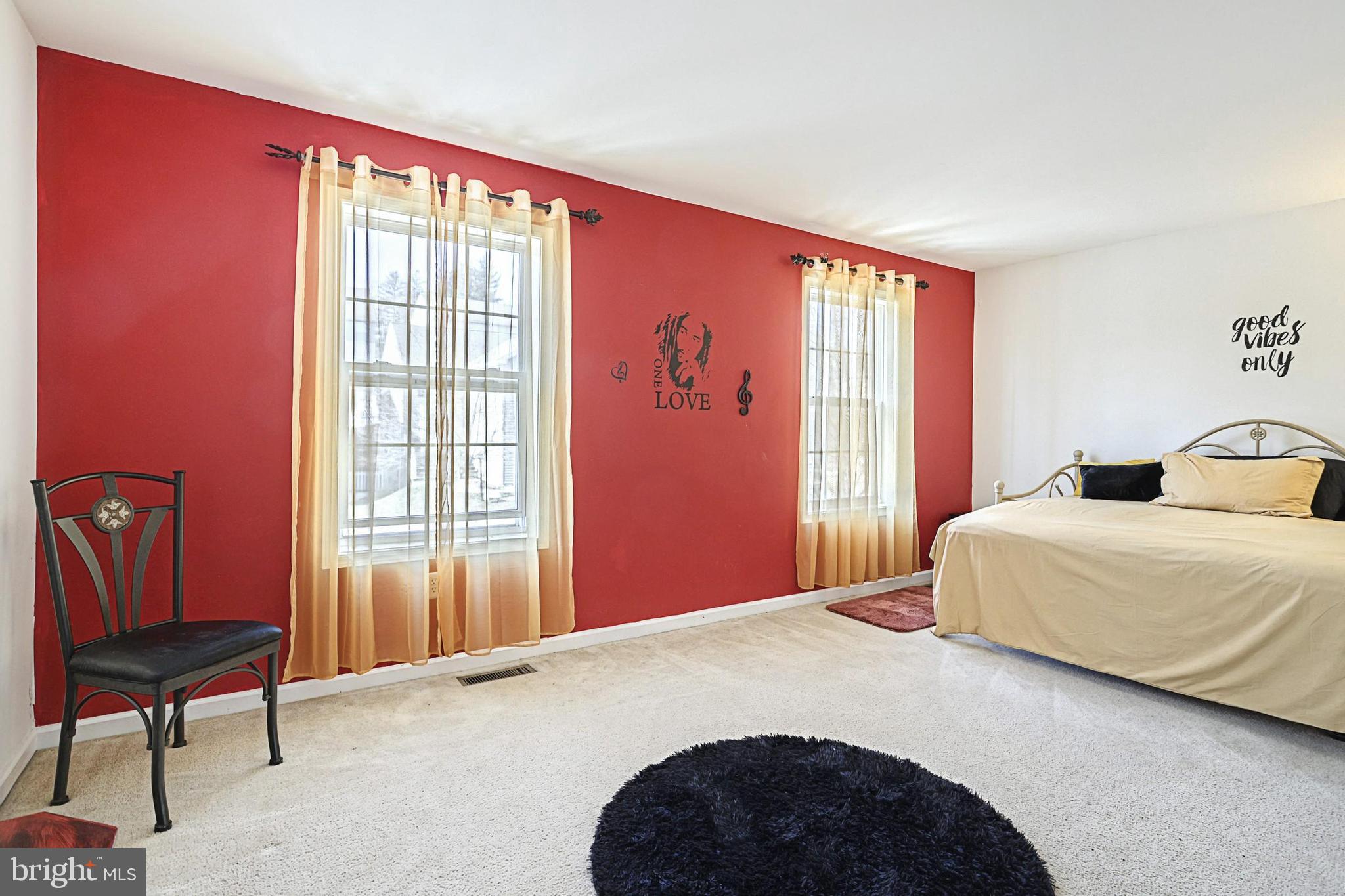 HAMPTON WOODS - Residential