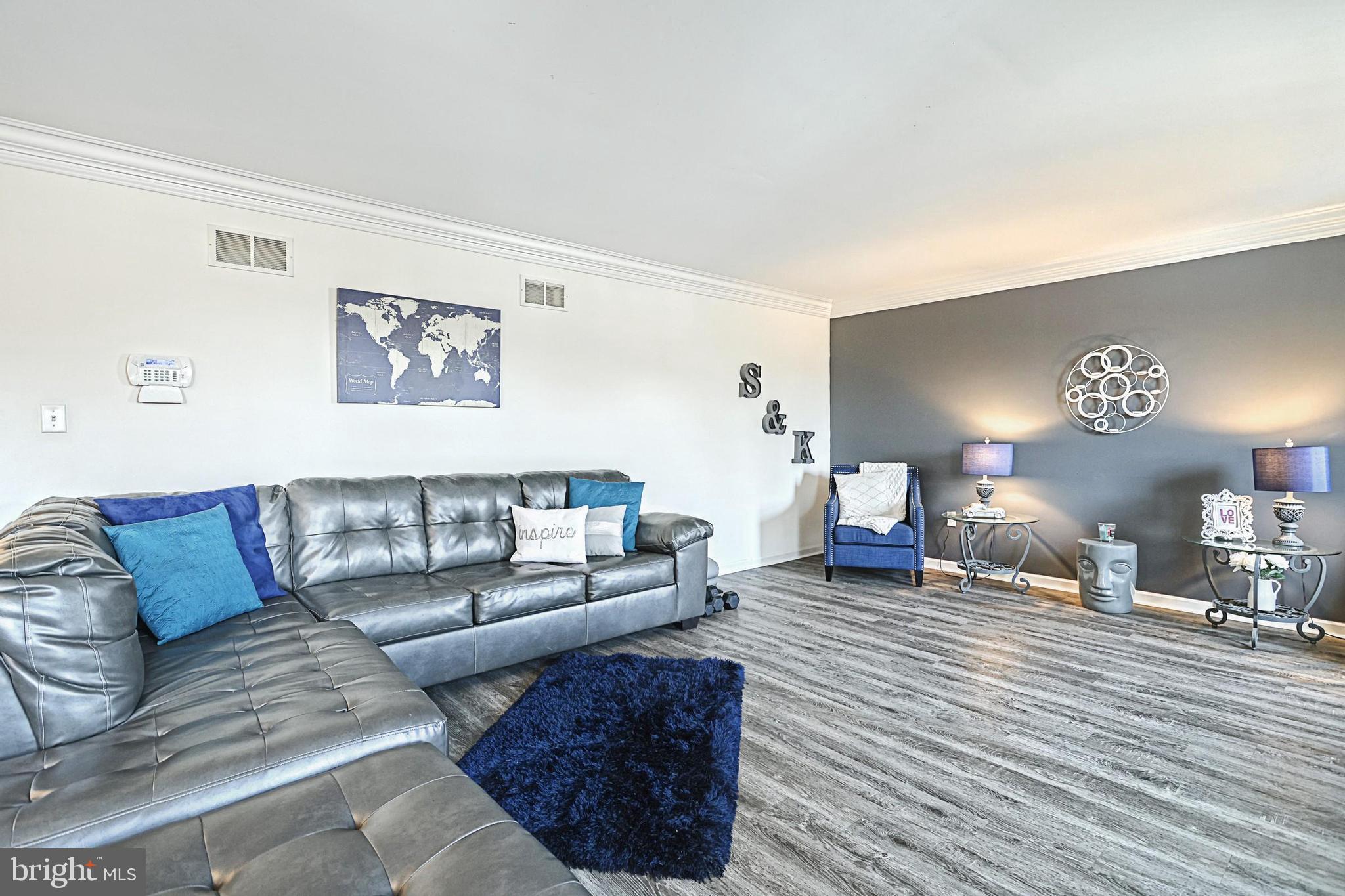 HAMPTON WOODS - Residential