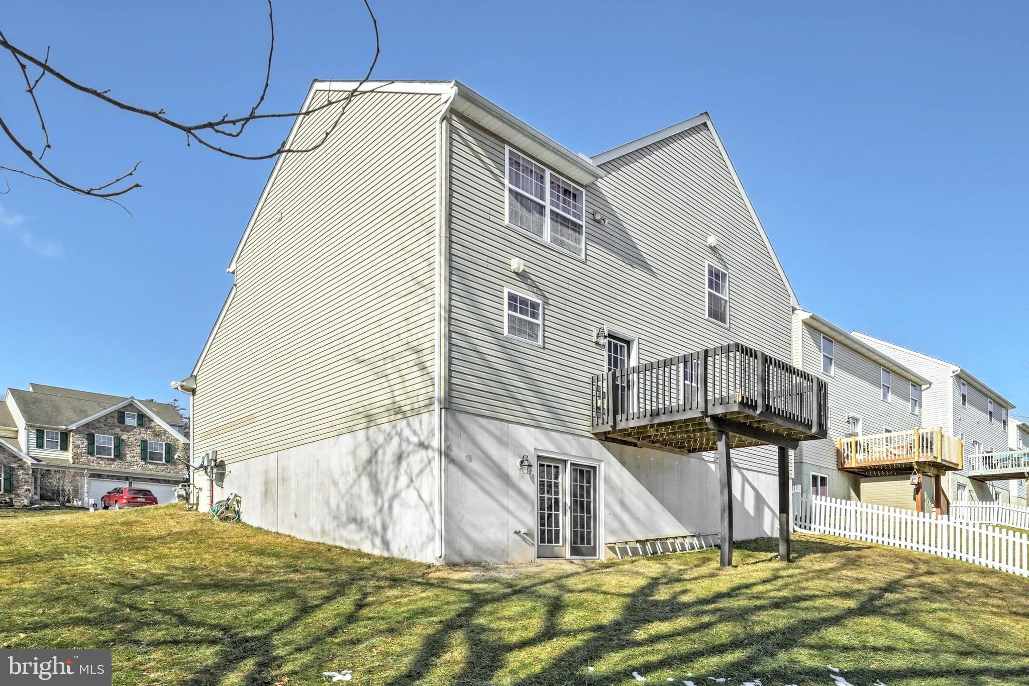 HAMPTON WOODS - Residential