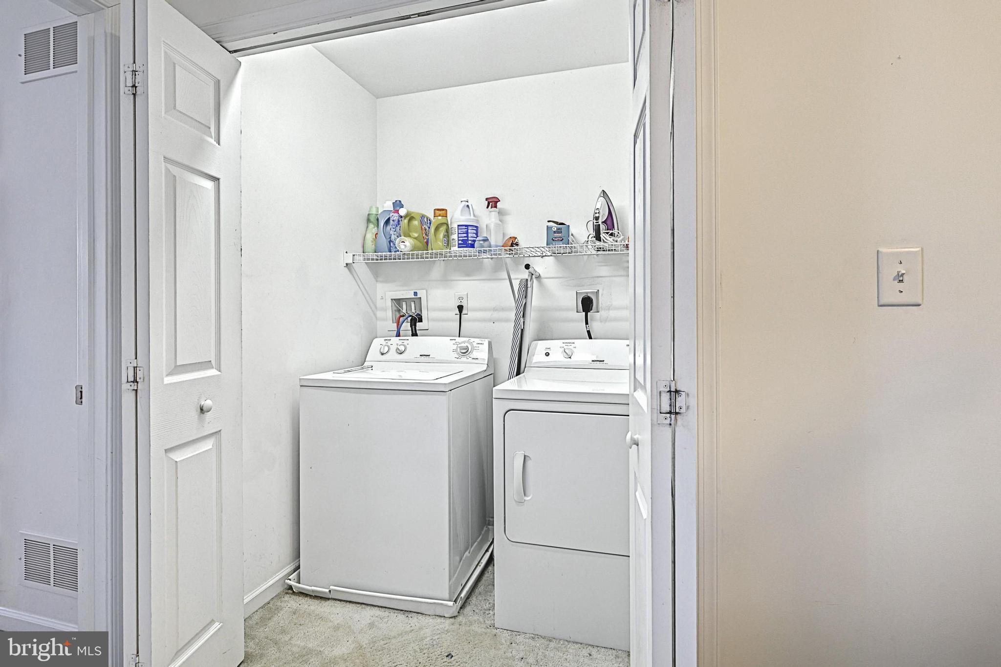 HAMPTON WOODS - Residential