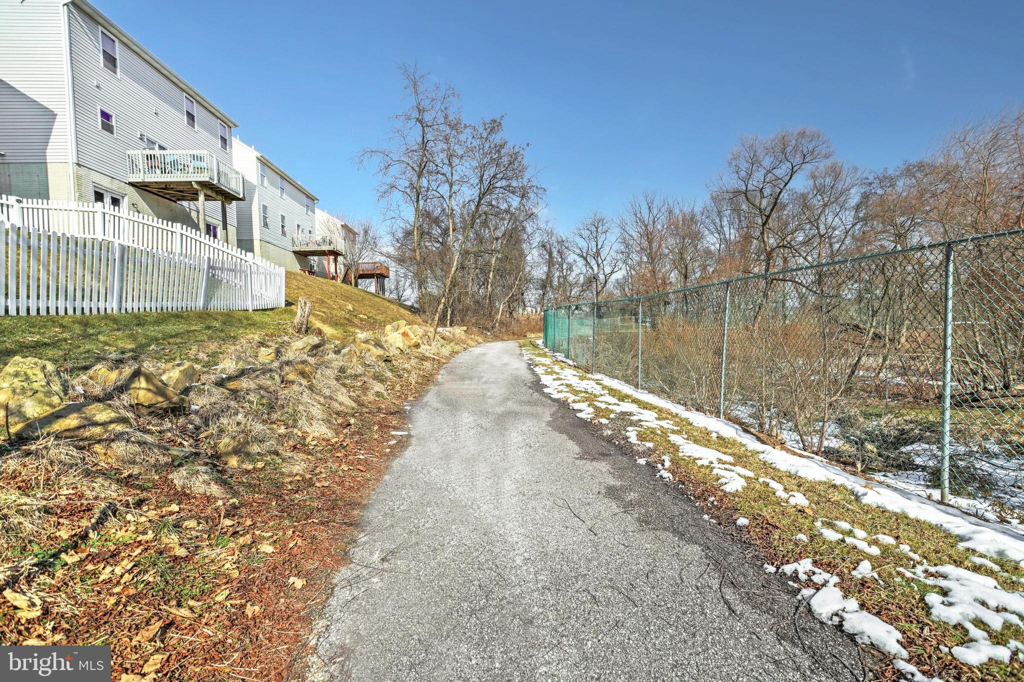 HAMPTON WOODS - Residential