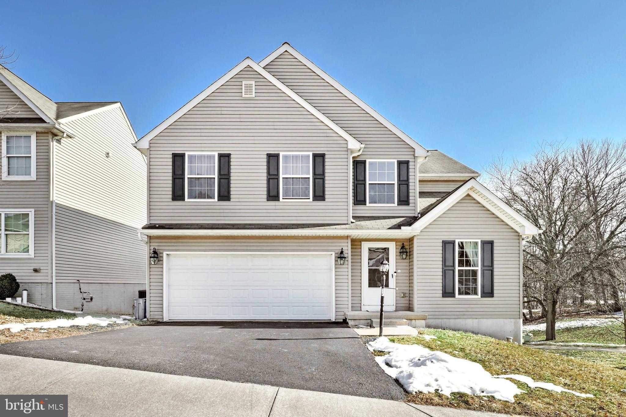 HAMPTON WOODS - Residential