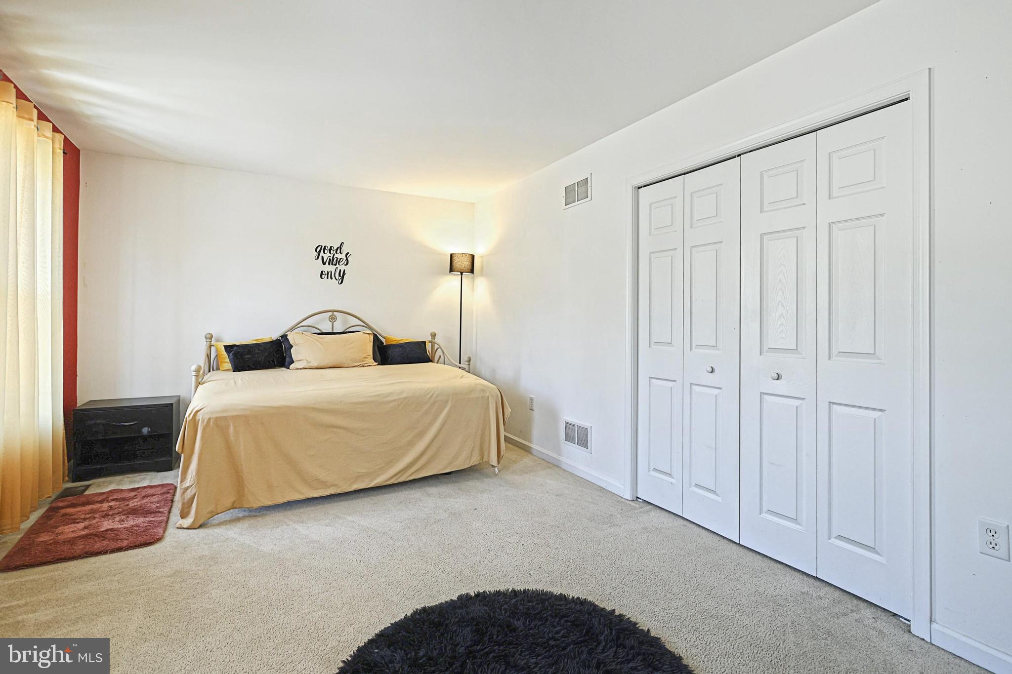 HAMPTON WOODS - Residential