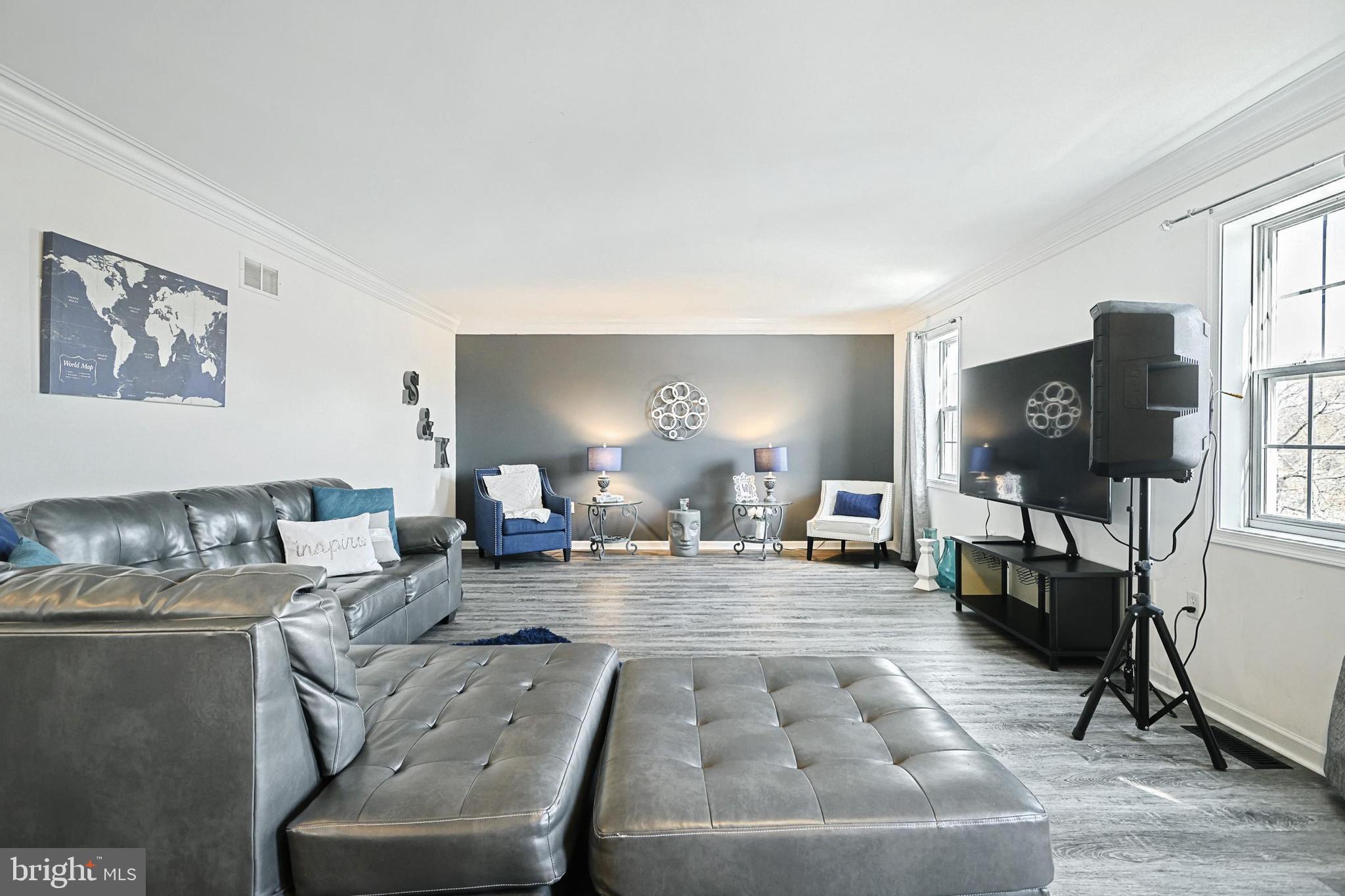 HAMPTON WOODS - Residential