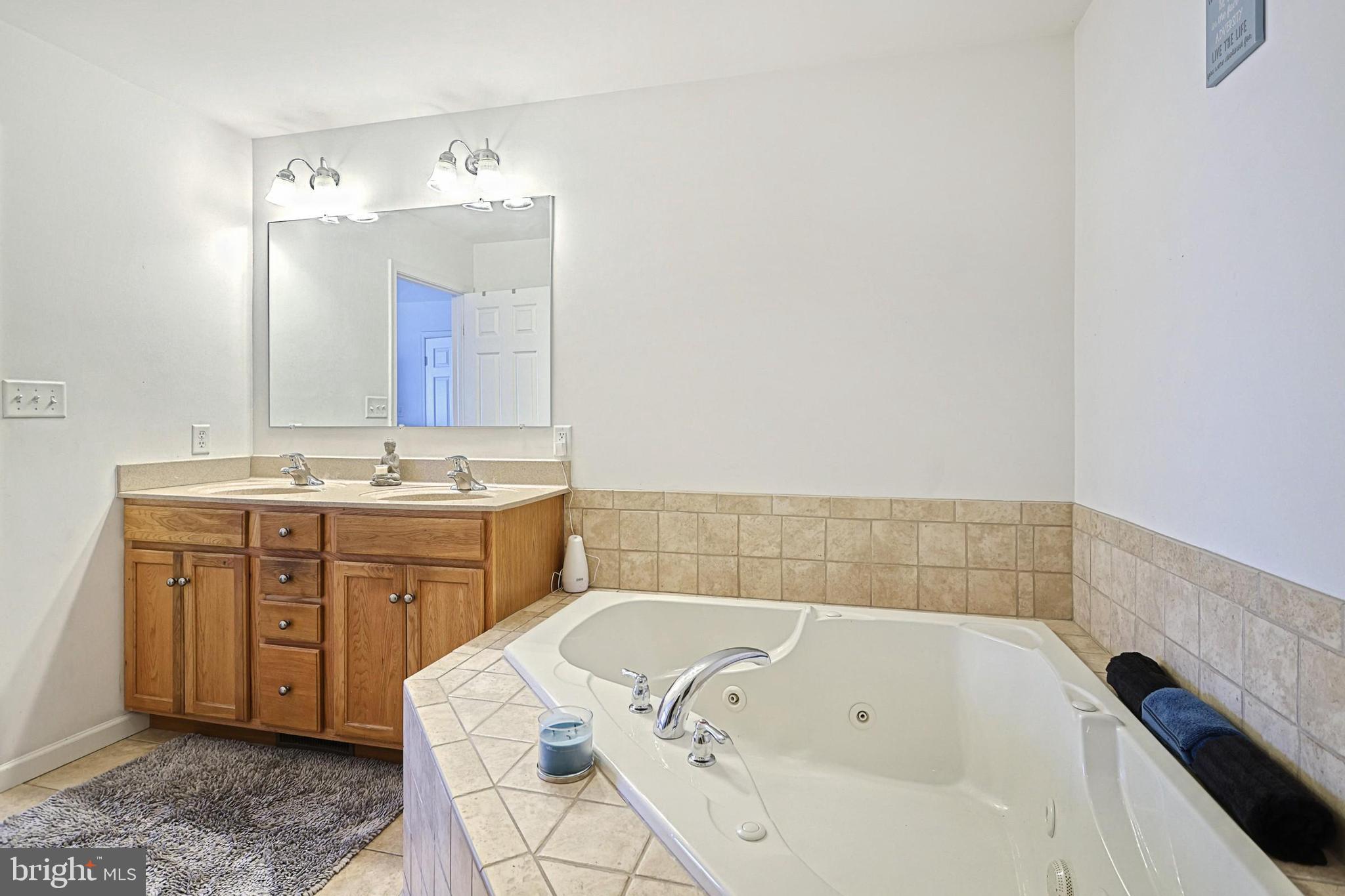 HAMPTON WOODS - Residential