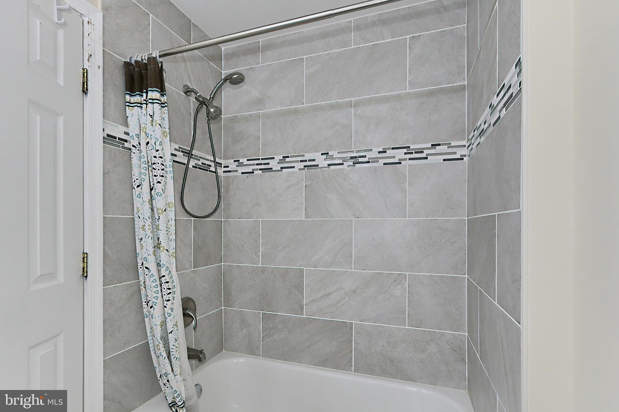 LAKE RIDGE CROSSING - Residential