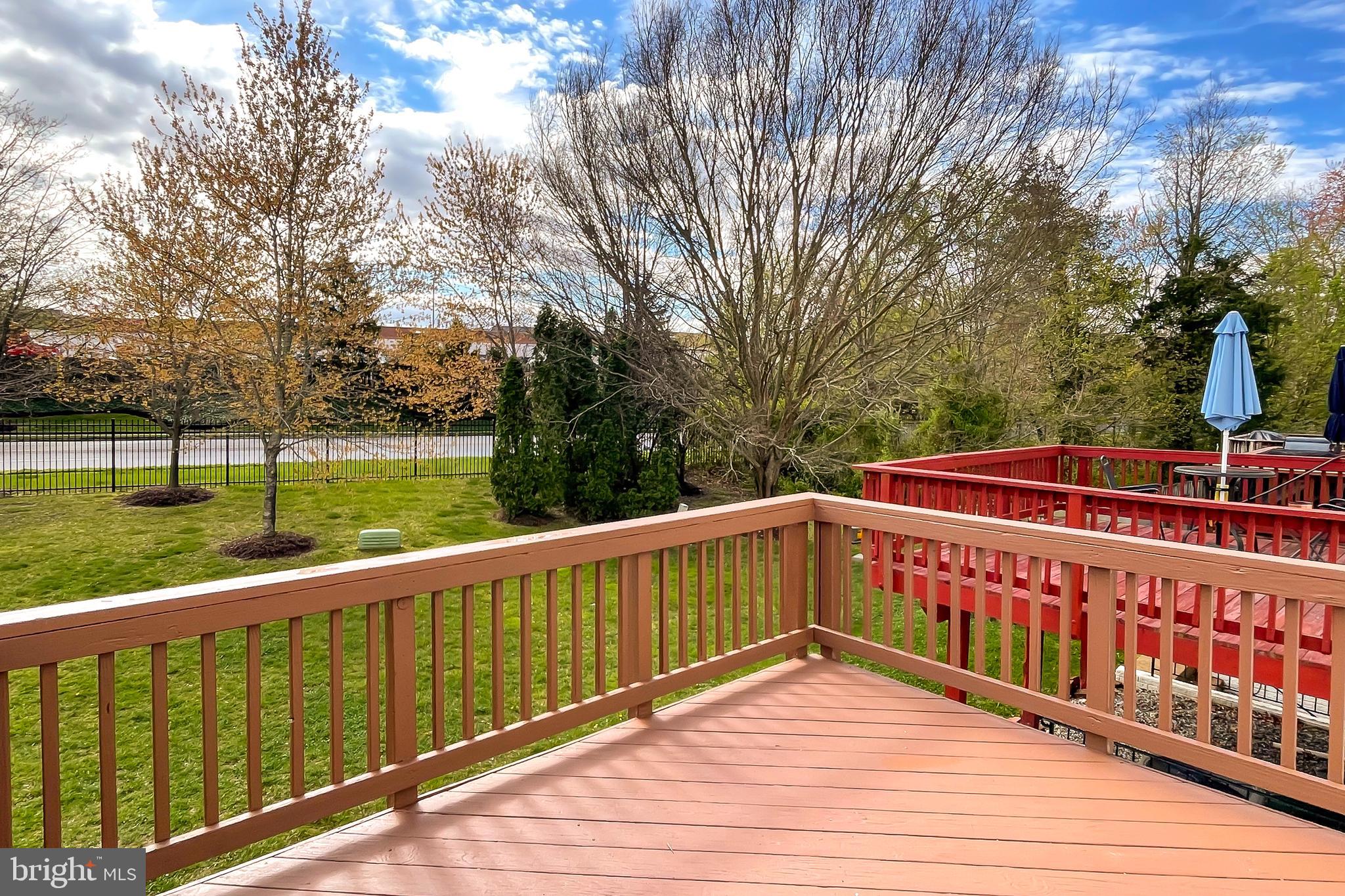 LAKE RIDGE CROSSING - Residential