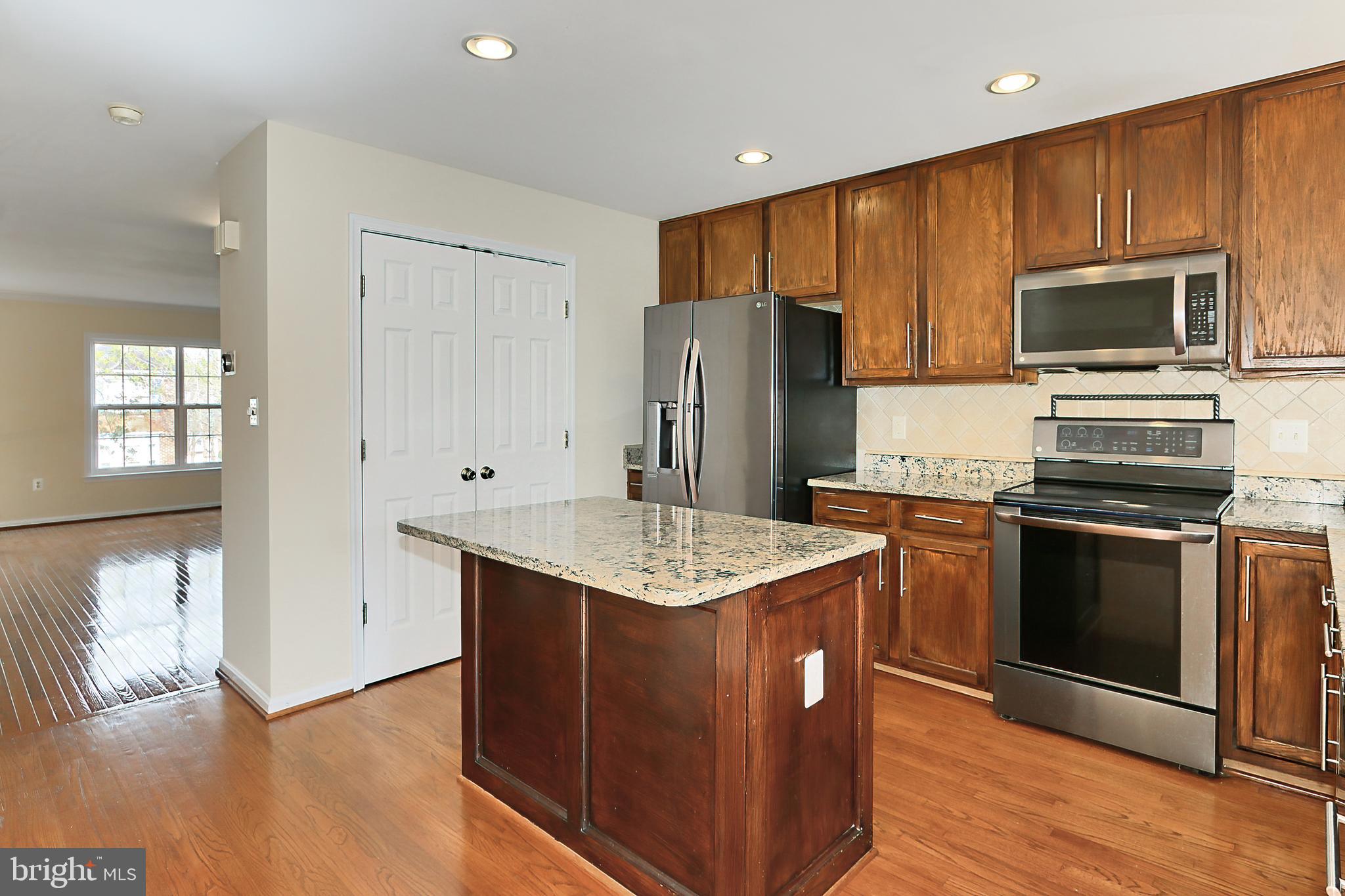 LAKE RIDGE CROSSING - Residential