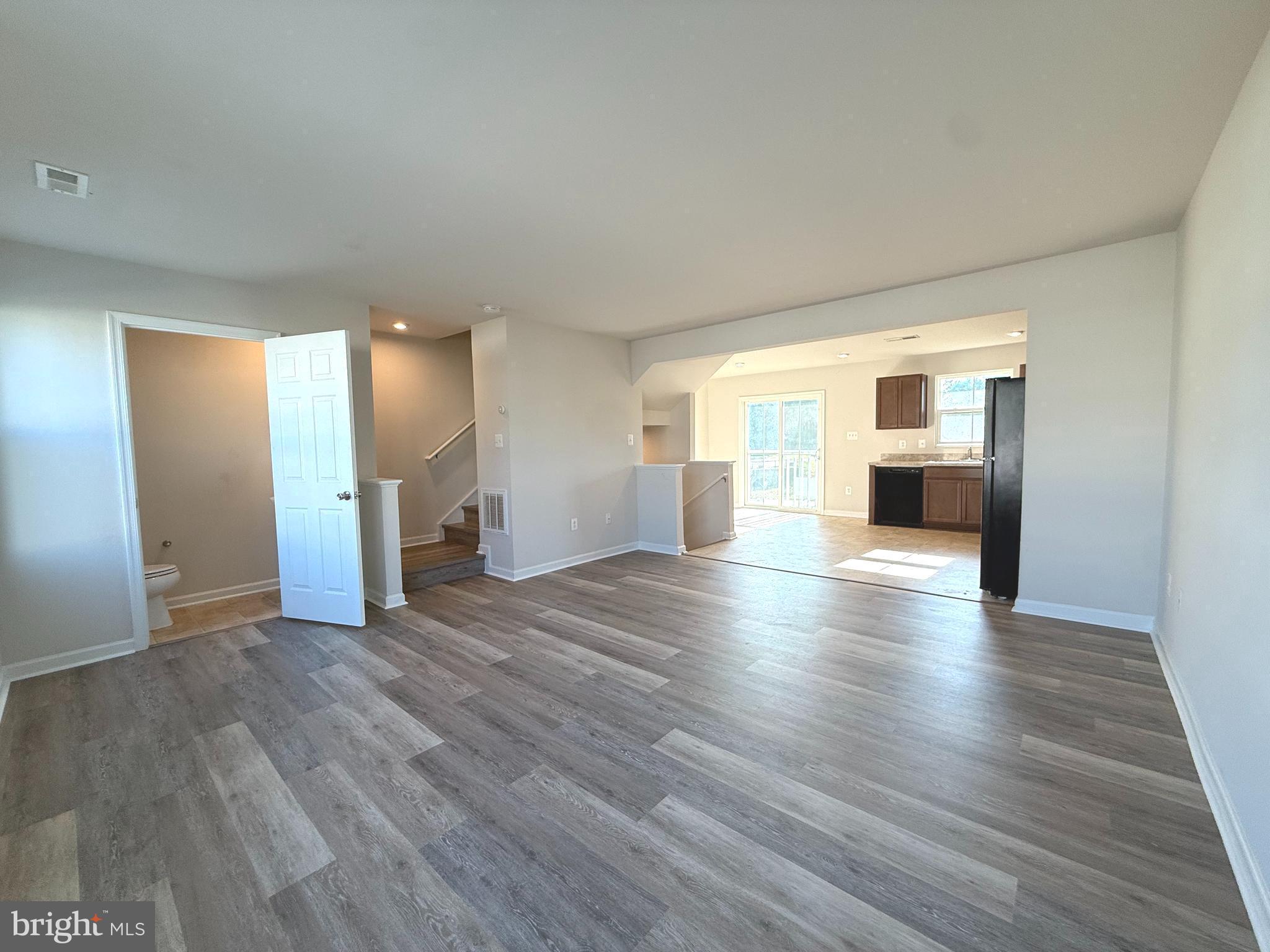 THE LAKES AT MARTINSBURG - Residential Lease