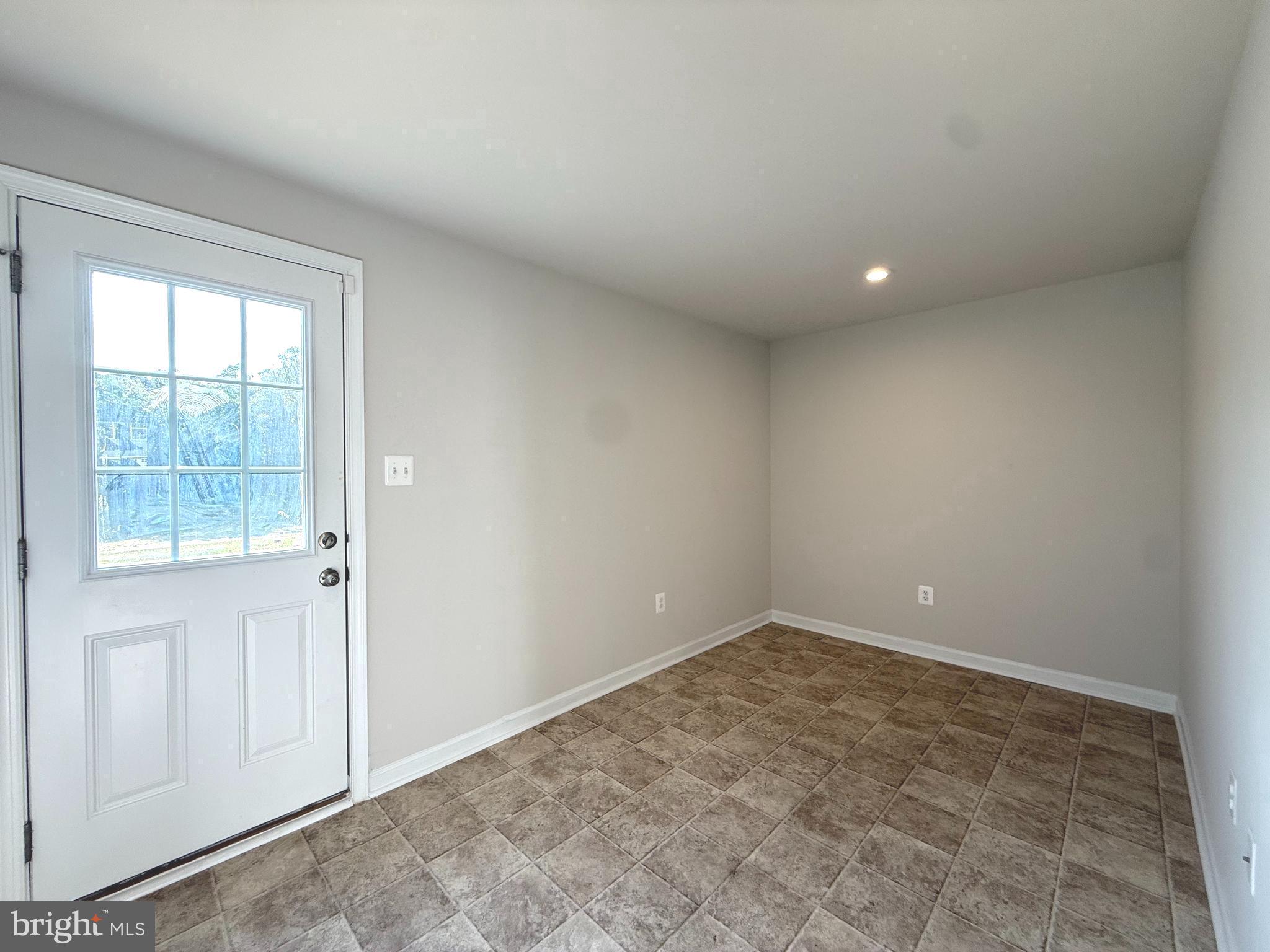 THE LAKES AT MARTINSBURG - Residential Lease