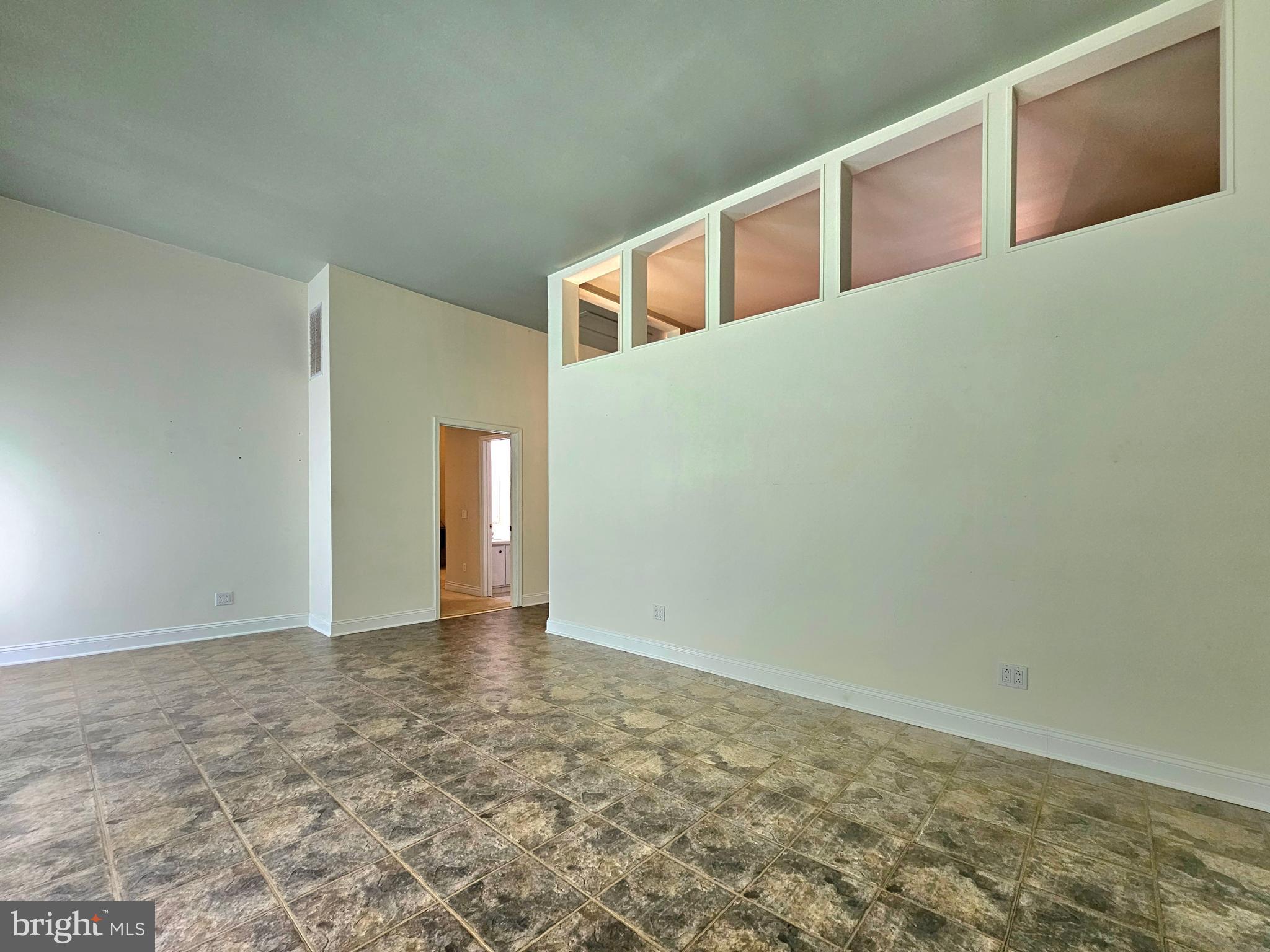 WOODFORD - Residential Lease