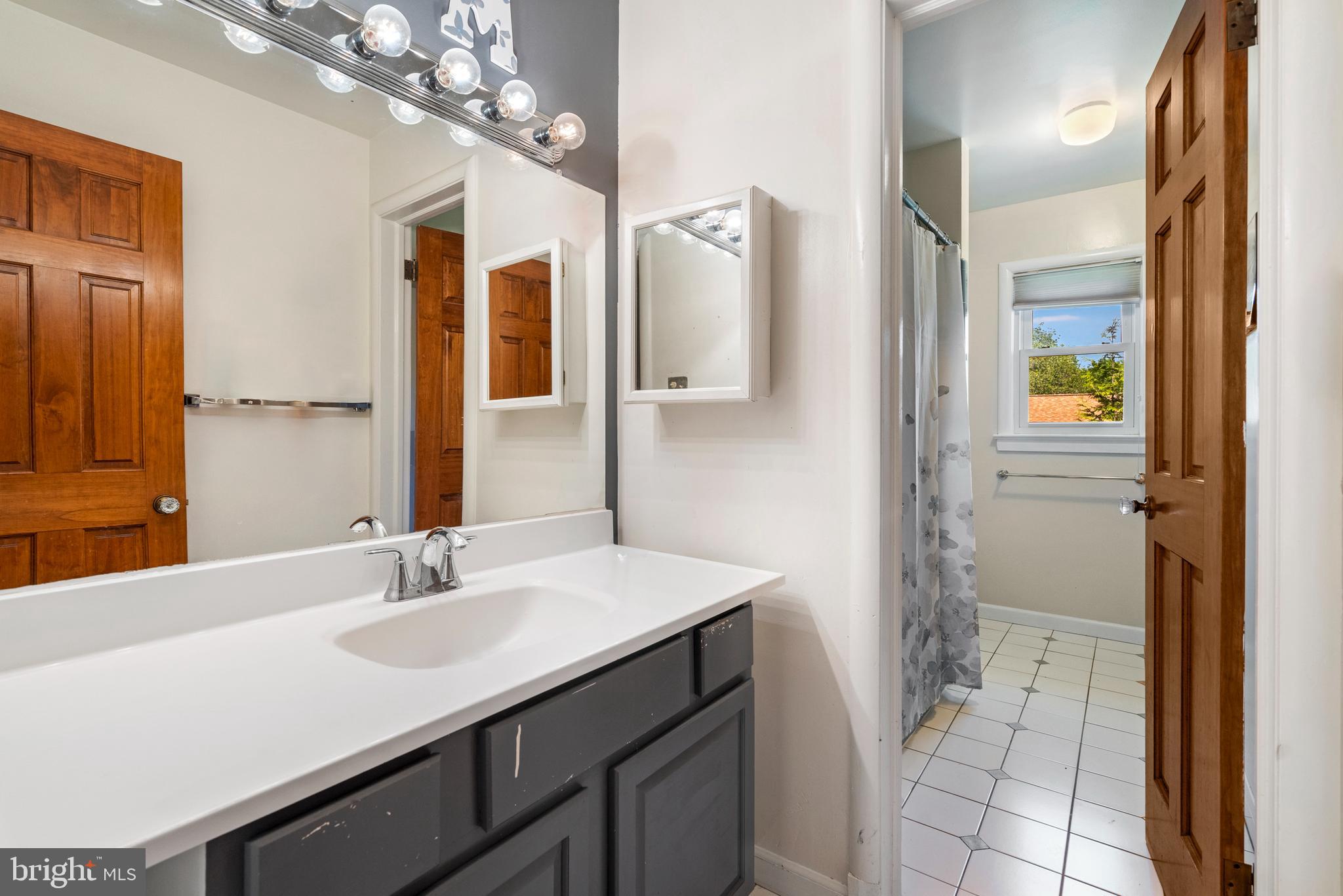 COLESVILLE MANOR - Residential