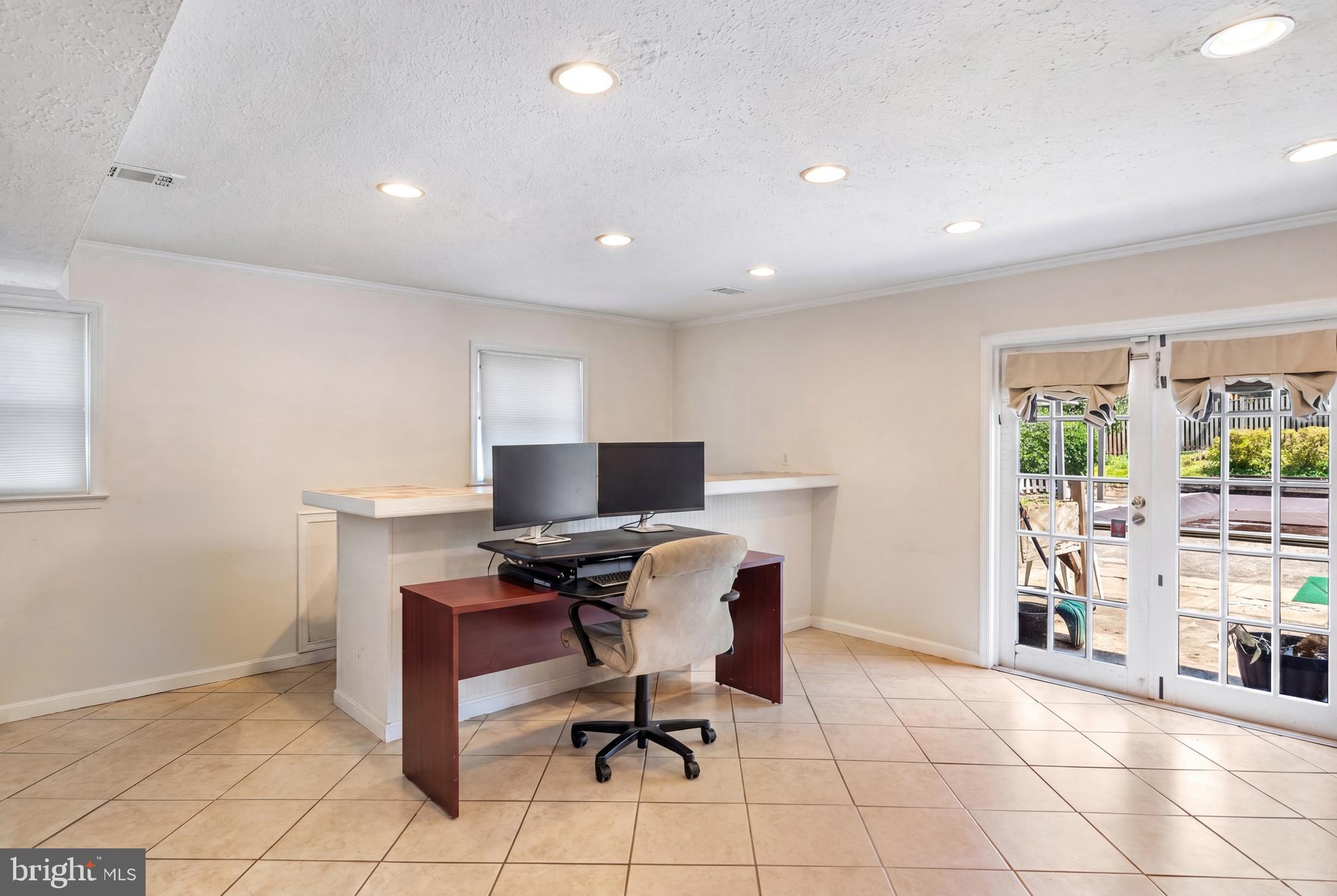COLESVILLE MANOR - Residential