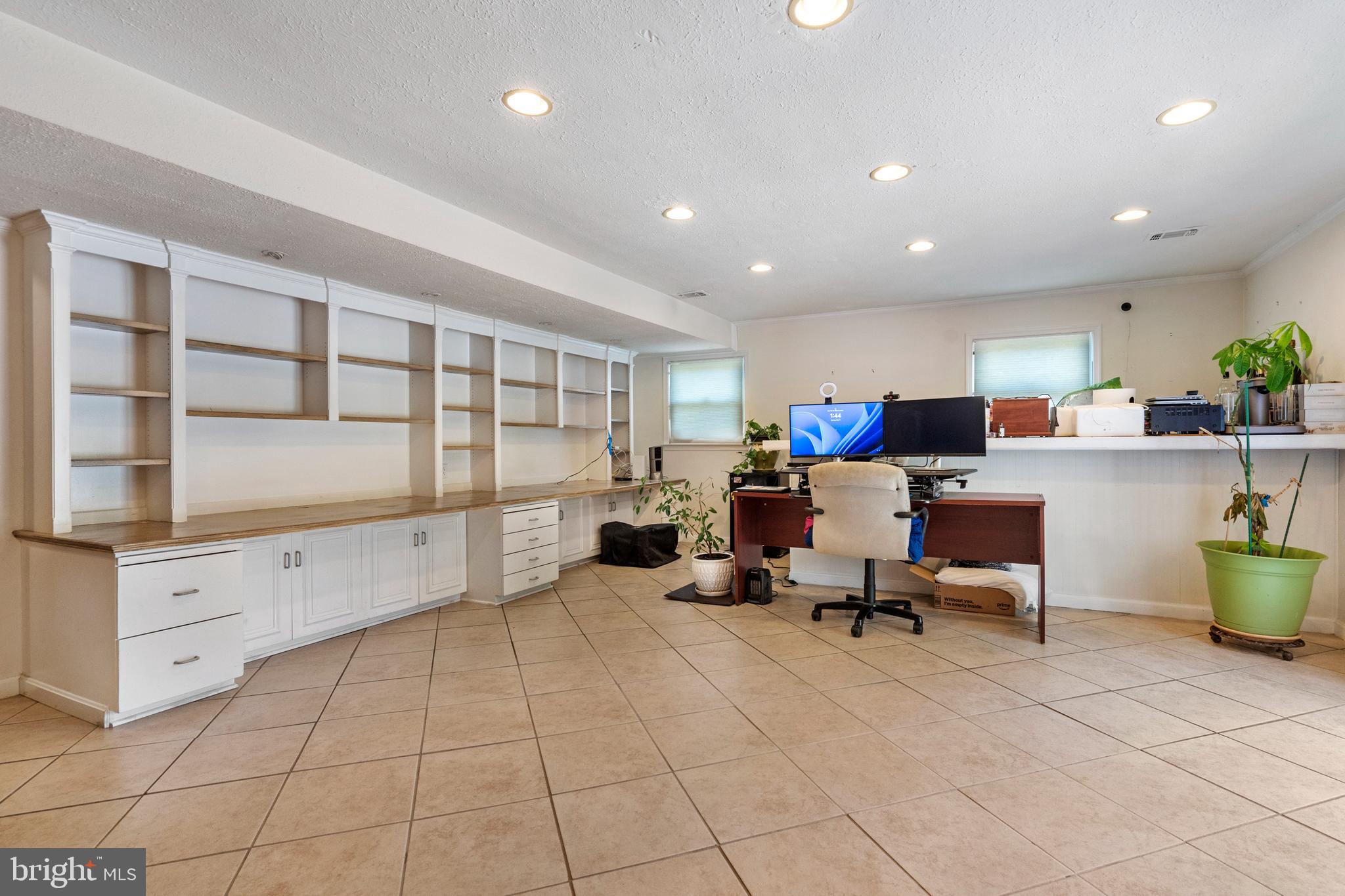 COLESVILLE MANOR - Residential