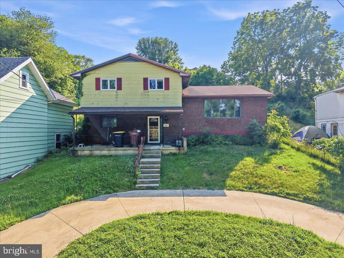 2230 N LEHIGH AVENUE