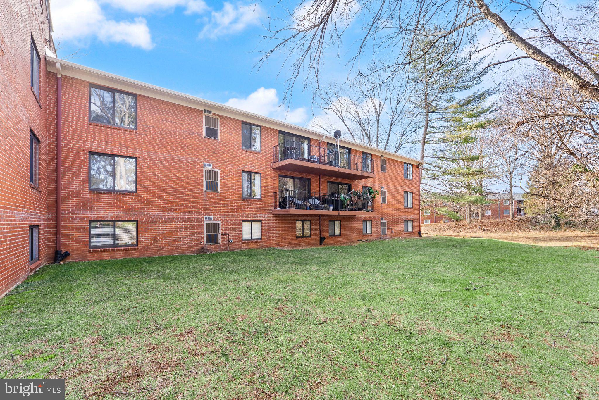 COUNTRY CLUB GREEN - Residential