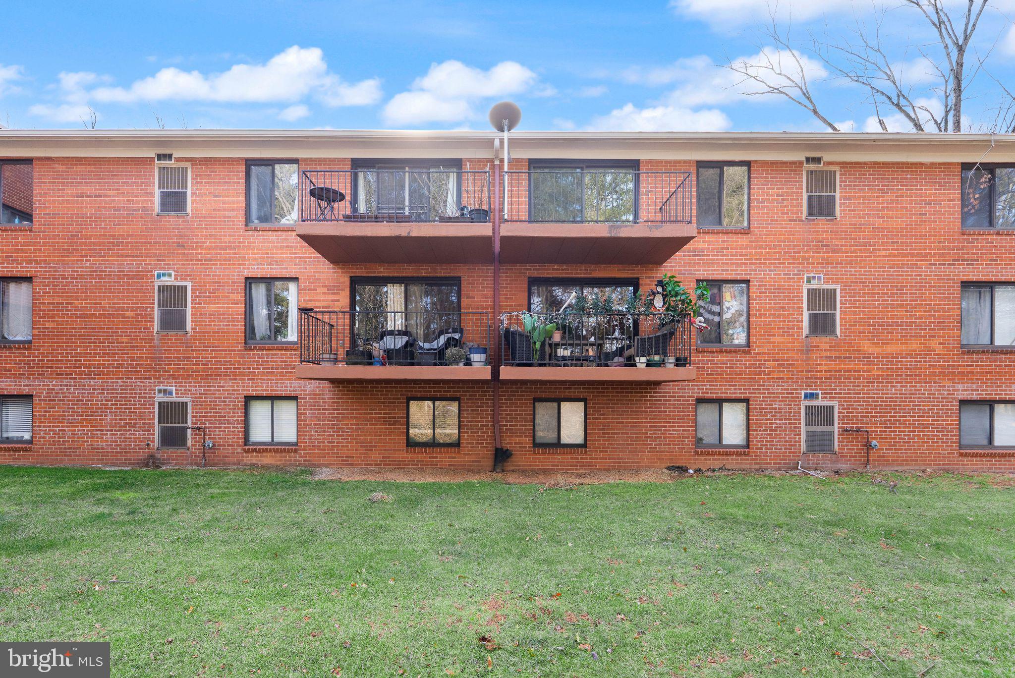 COUNTRY CLUB GREEN - Residential