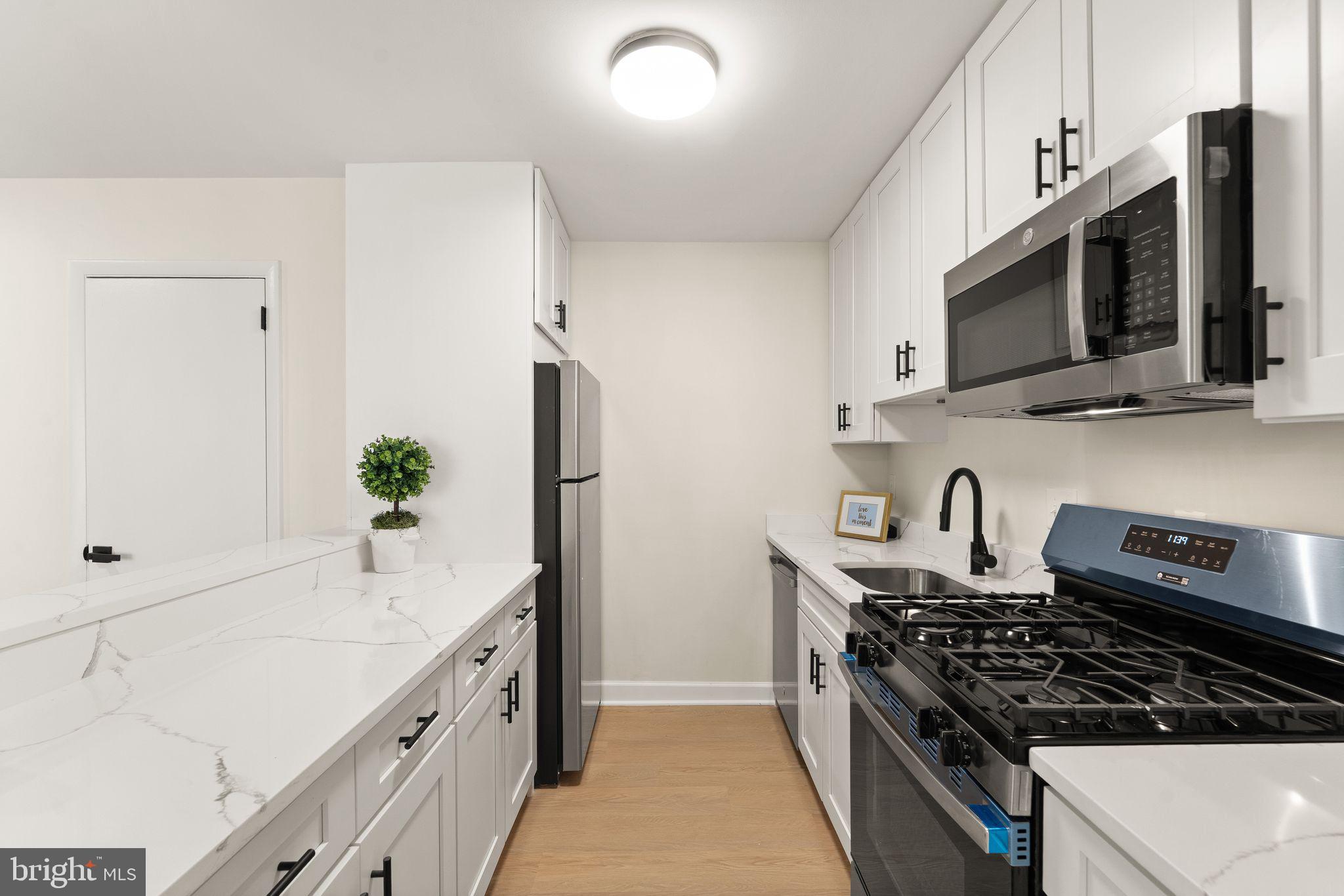 125 CLUBHOUSE DRIVE L SW L-9