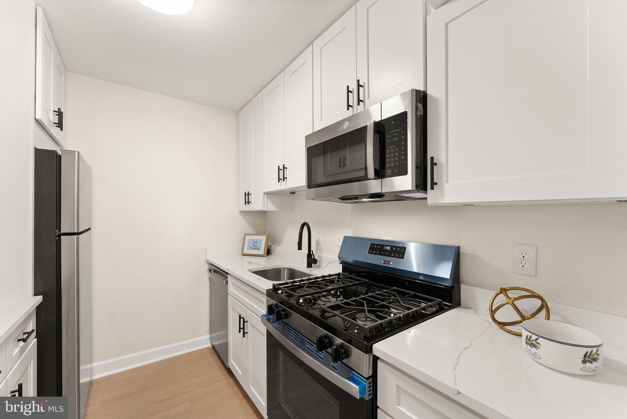 125 CLUBHOUSE DRIVE L SW L-9