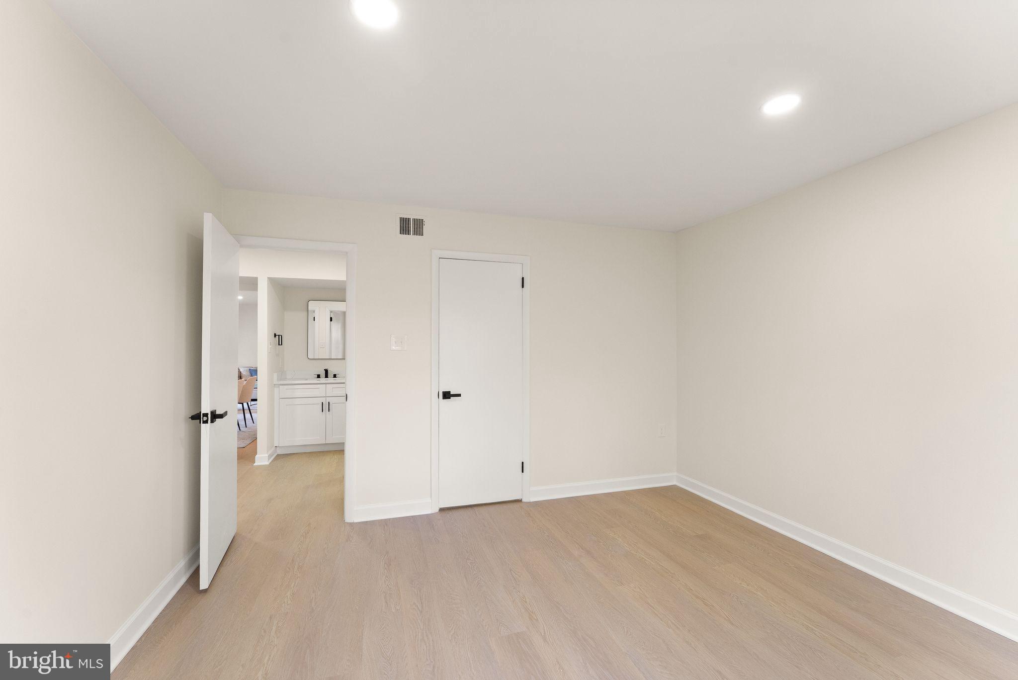 COUNTRY CLUB GREEN - Residential